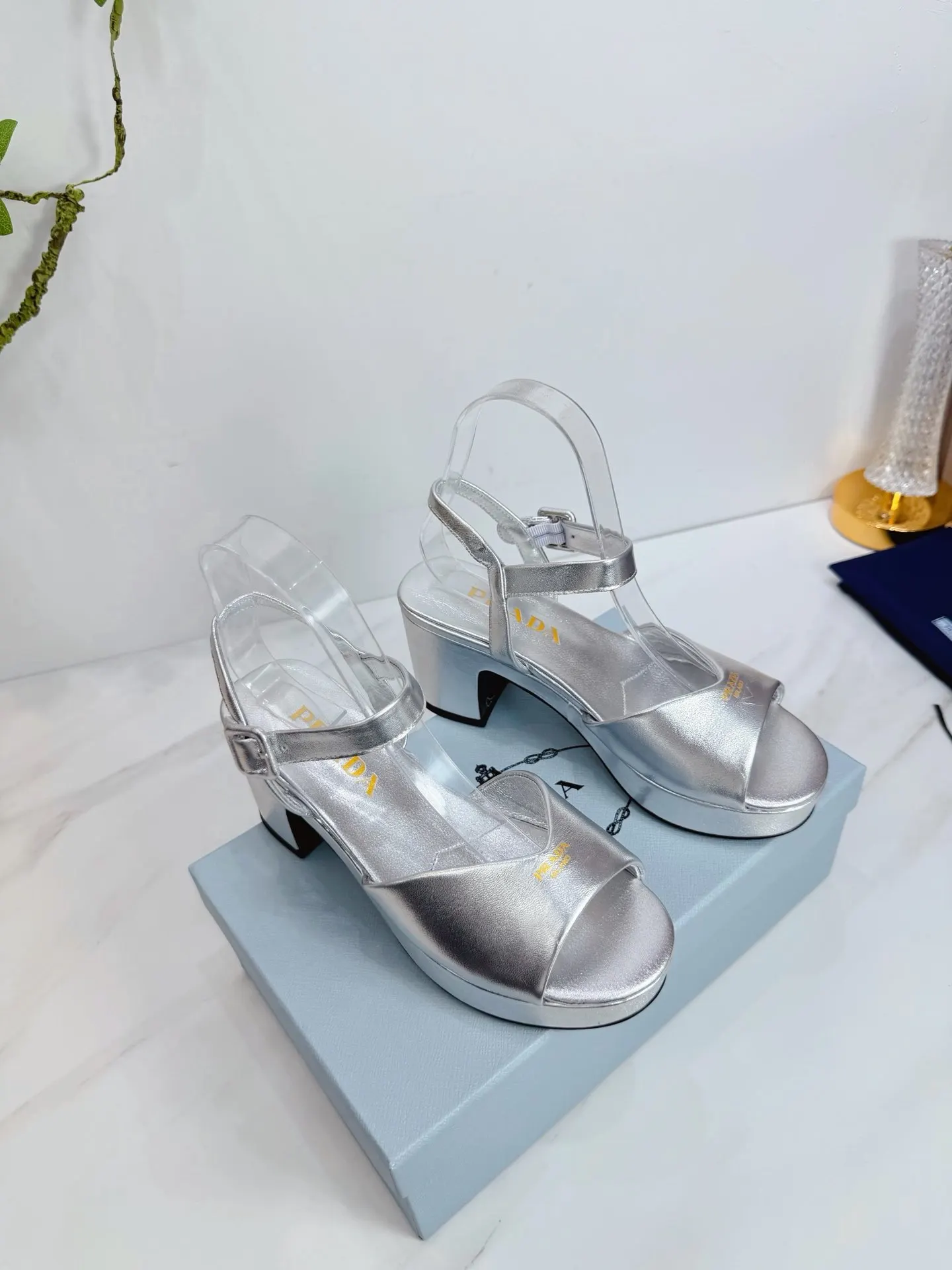 Prada Fashion Item Casual Versatile
