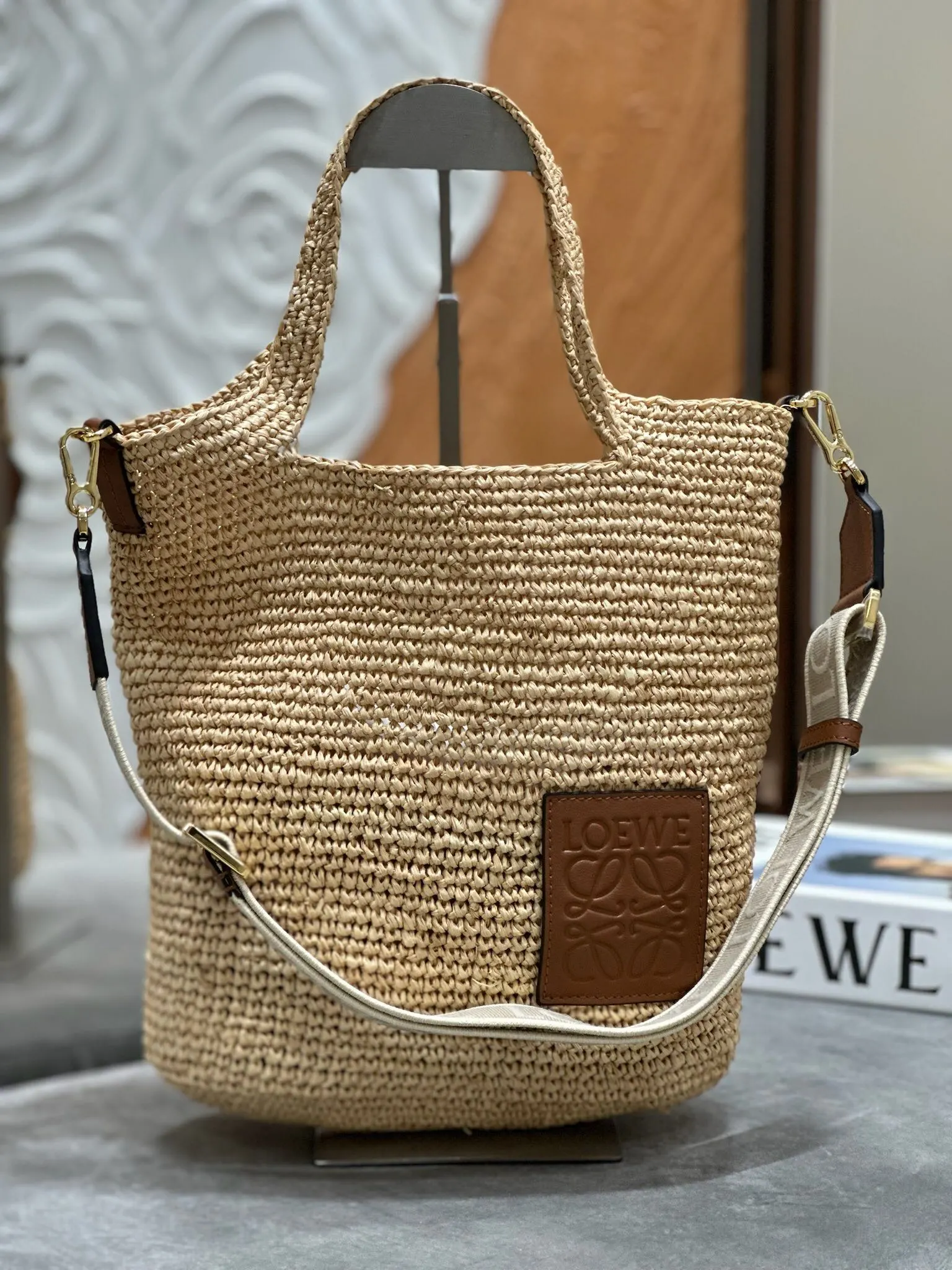 Loewe 提花 一条刺绣字母 提花肩带 托特包 大容量托特款