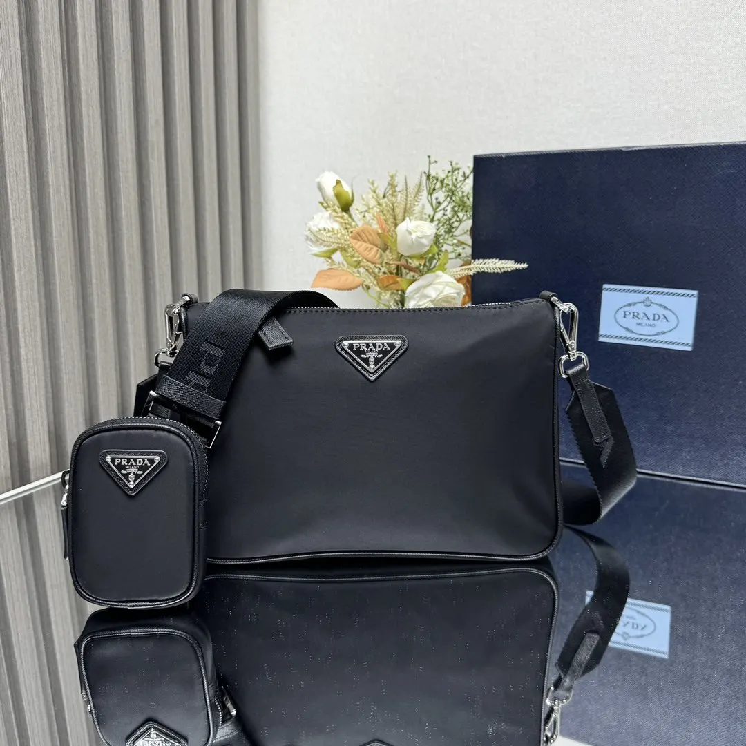 PRADA 包包挂饰 包袋点缀款