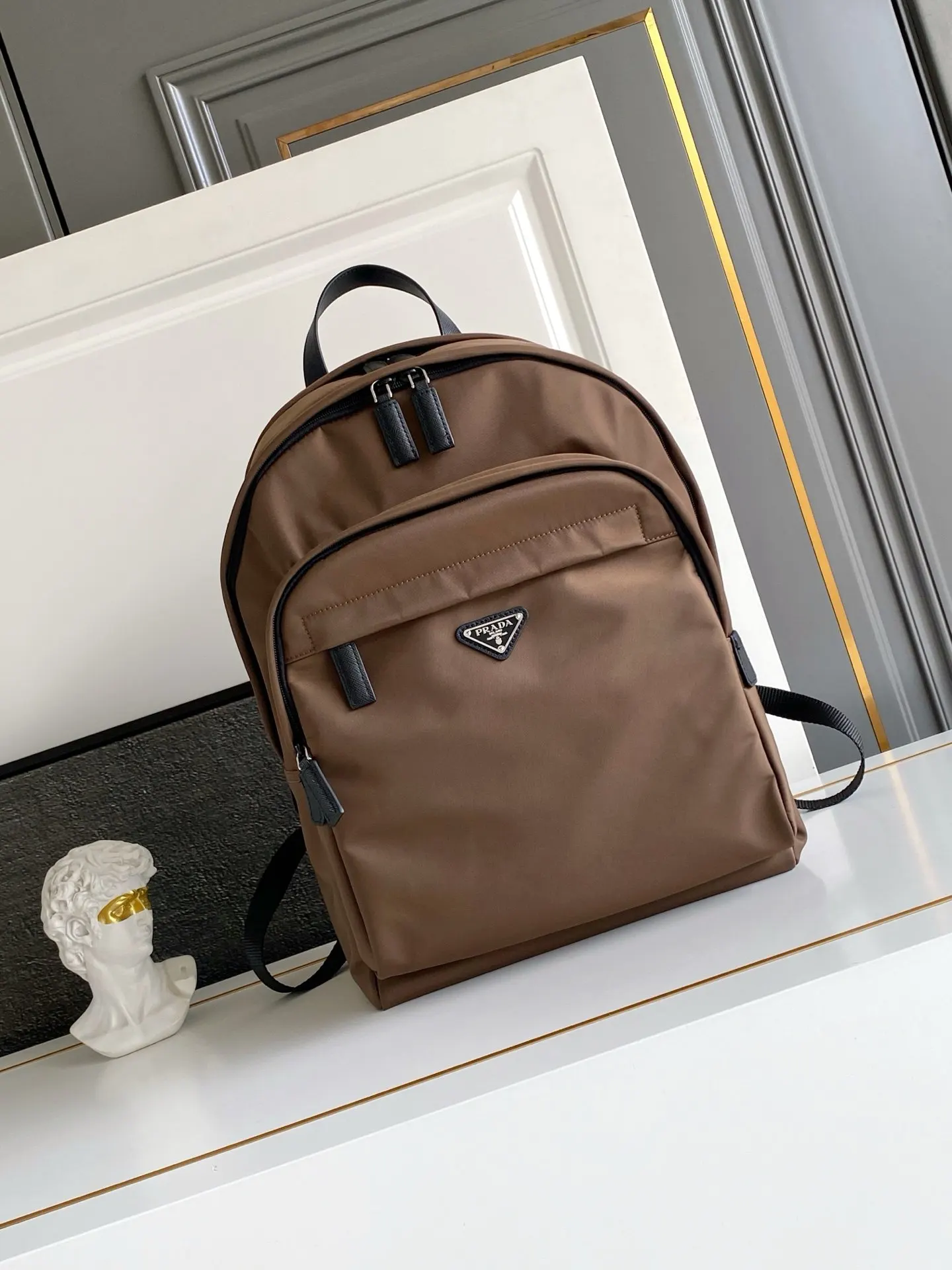 PRADA 2VZ048 Re-Nylon尼龍 Saffiano十字纹牛皮 雙肩背包 輕便实用款