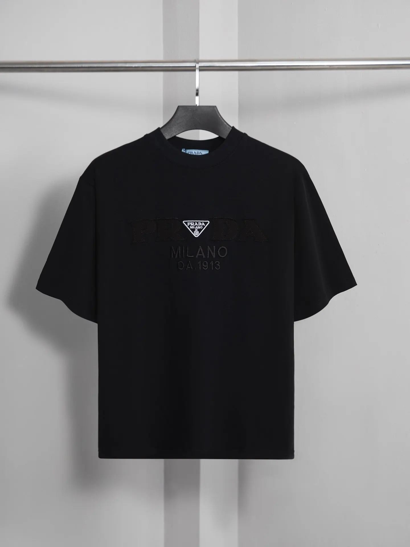 PRADA PJ0198 贴布字母刺繡 短袖T恤 高克重休閒款