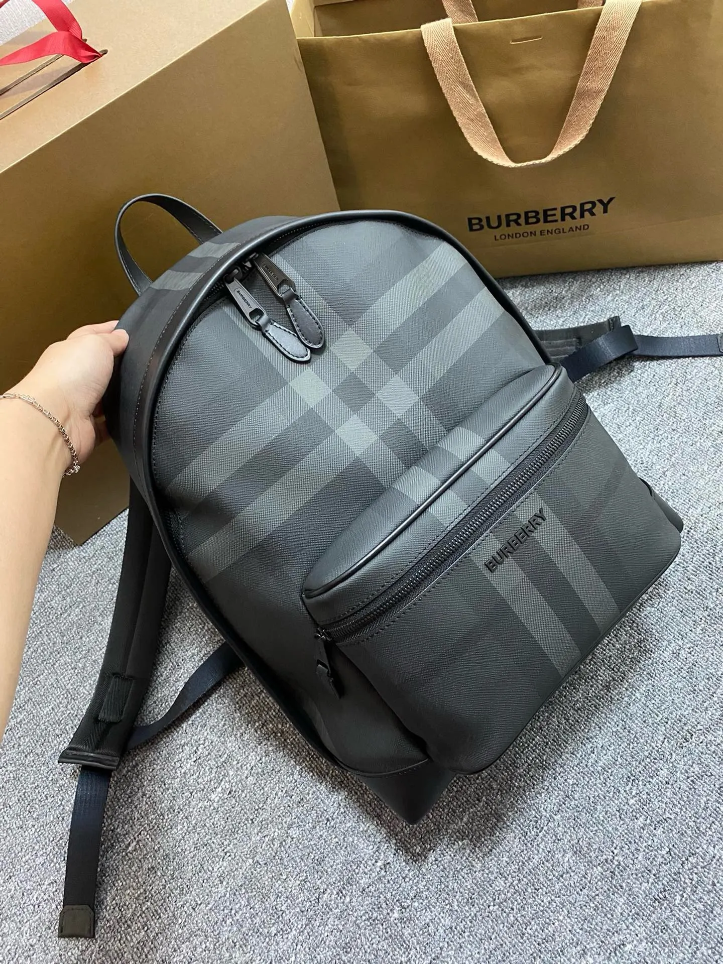 Burberry 帆布 双肩包 实用双肩款