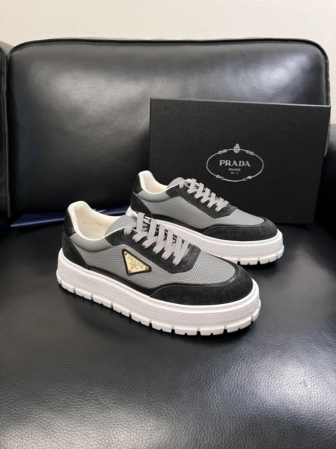 PRADA 牛皮 休閒鞋 舒適百搭款