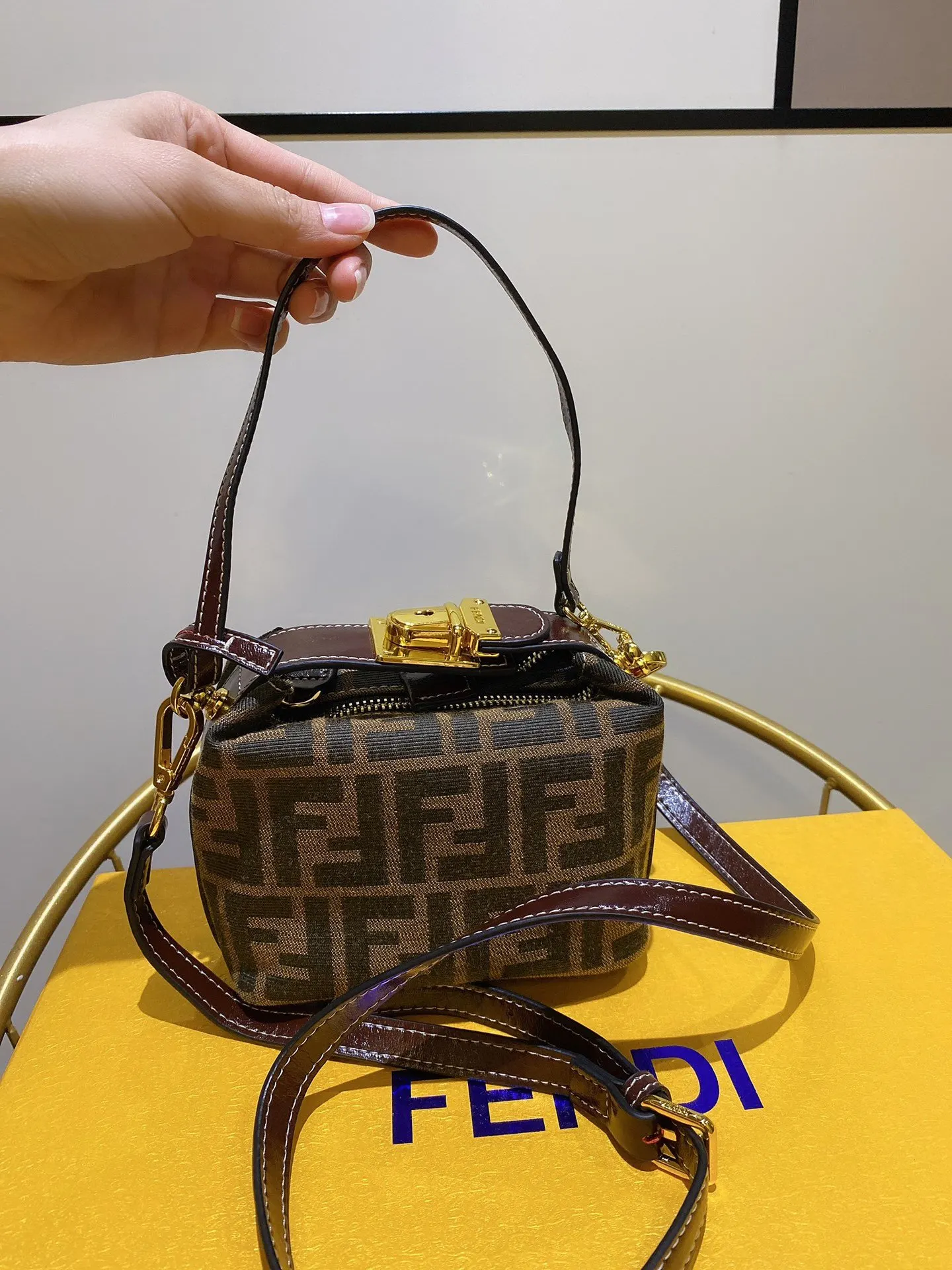 Fendi 老花 出厂价 芬迪 vintage mi 化妆包 便携收纳款