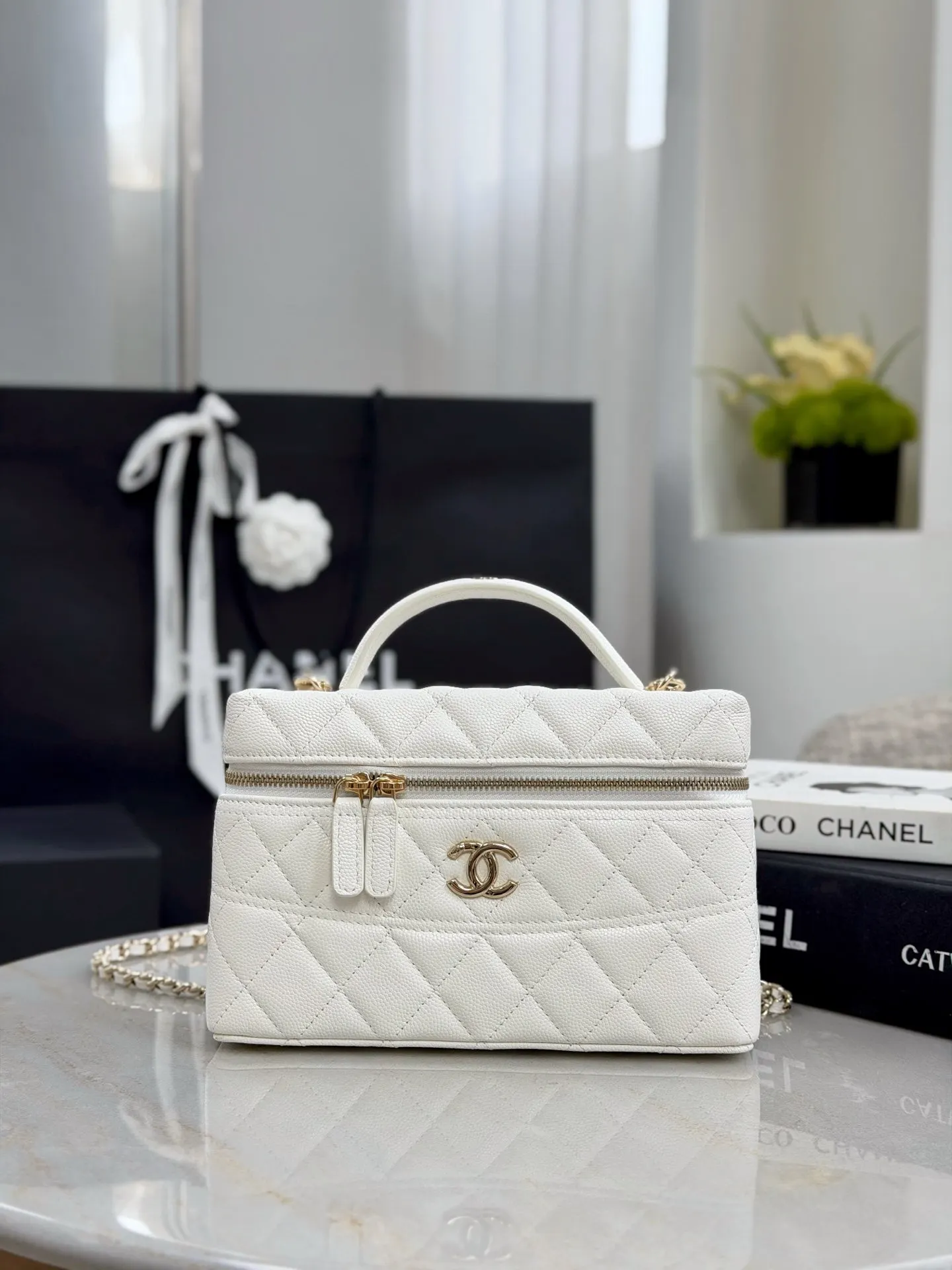 CHANEL 19 Bag 白色荔枝紋牛皮鏈條包 手提款