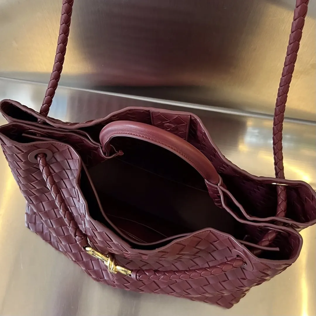 Bottega Veneta 金色 羊皮 斜背包 輕便斜挎款