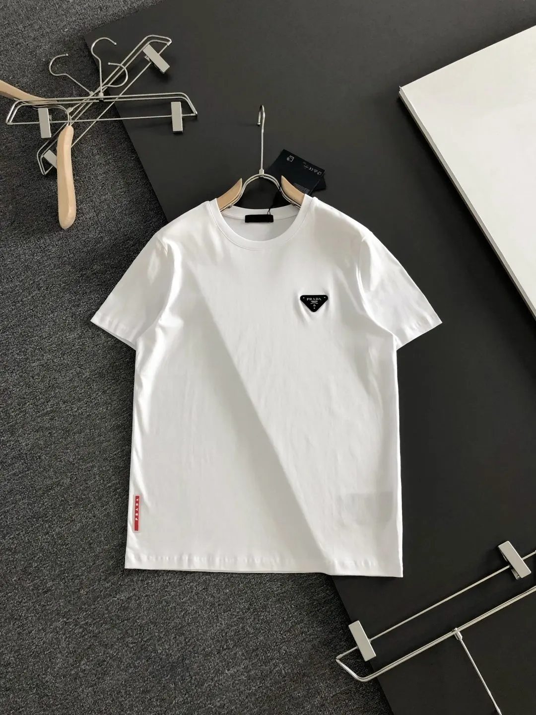 PRADA 棉质 Logo 短袖T恤 休閒百搭款