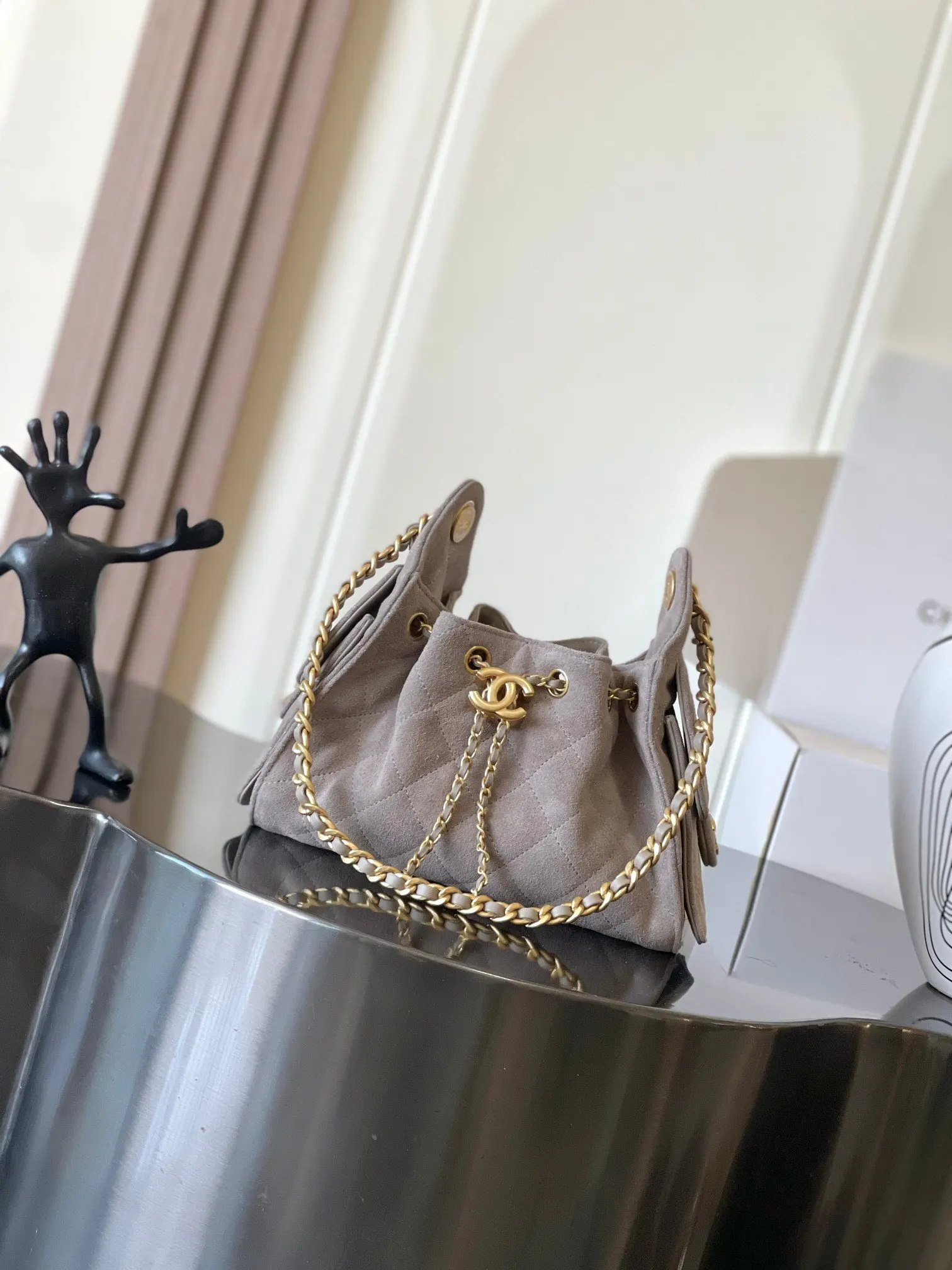 CHANEL 米白色牛皮Hobo腋下包 金链款
