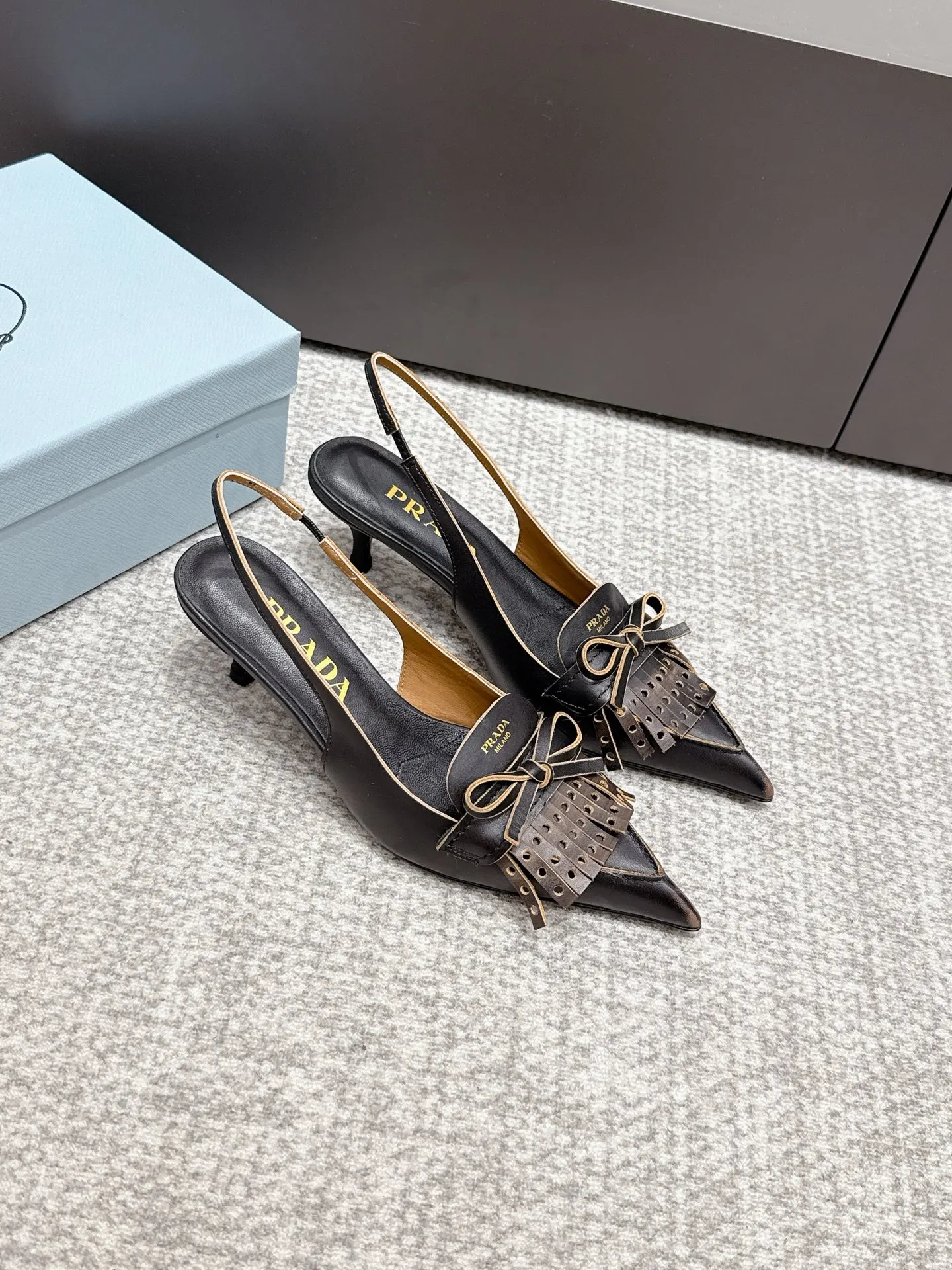 Prada Fashion Item Casual Versatile Leather