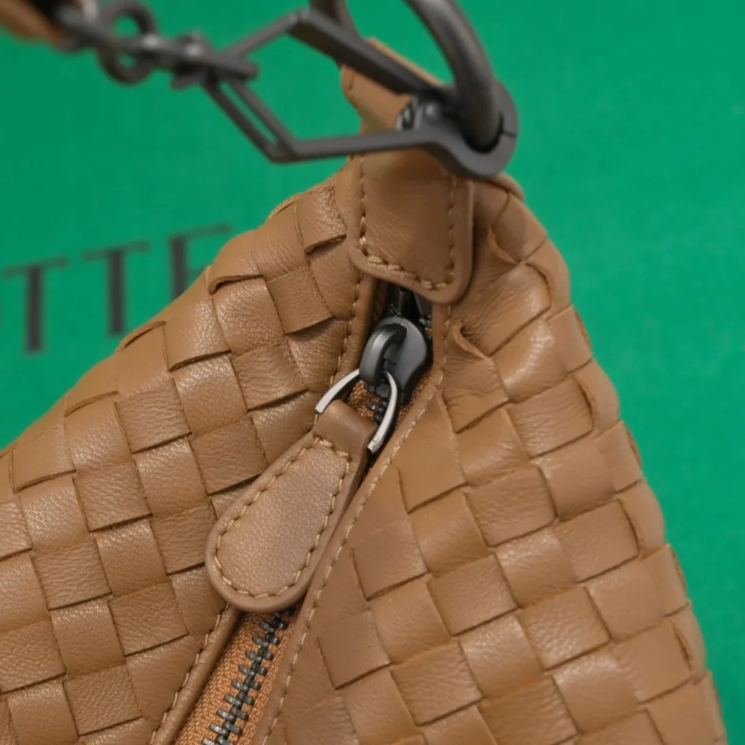 Bottega Veneta 羊皮 斜挎包 轻便斜挎款