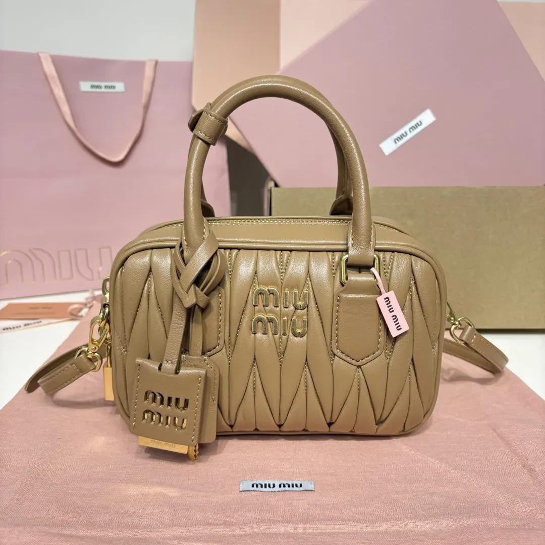 Miu 羊皮 斜挎包 轻便斜挎款