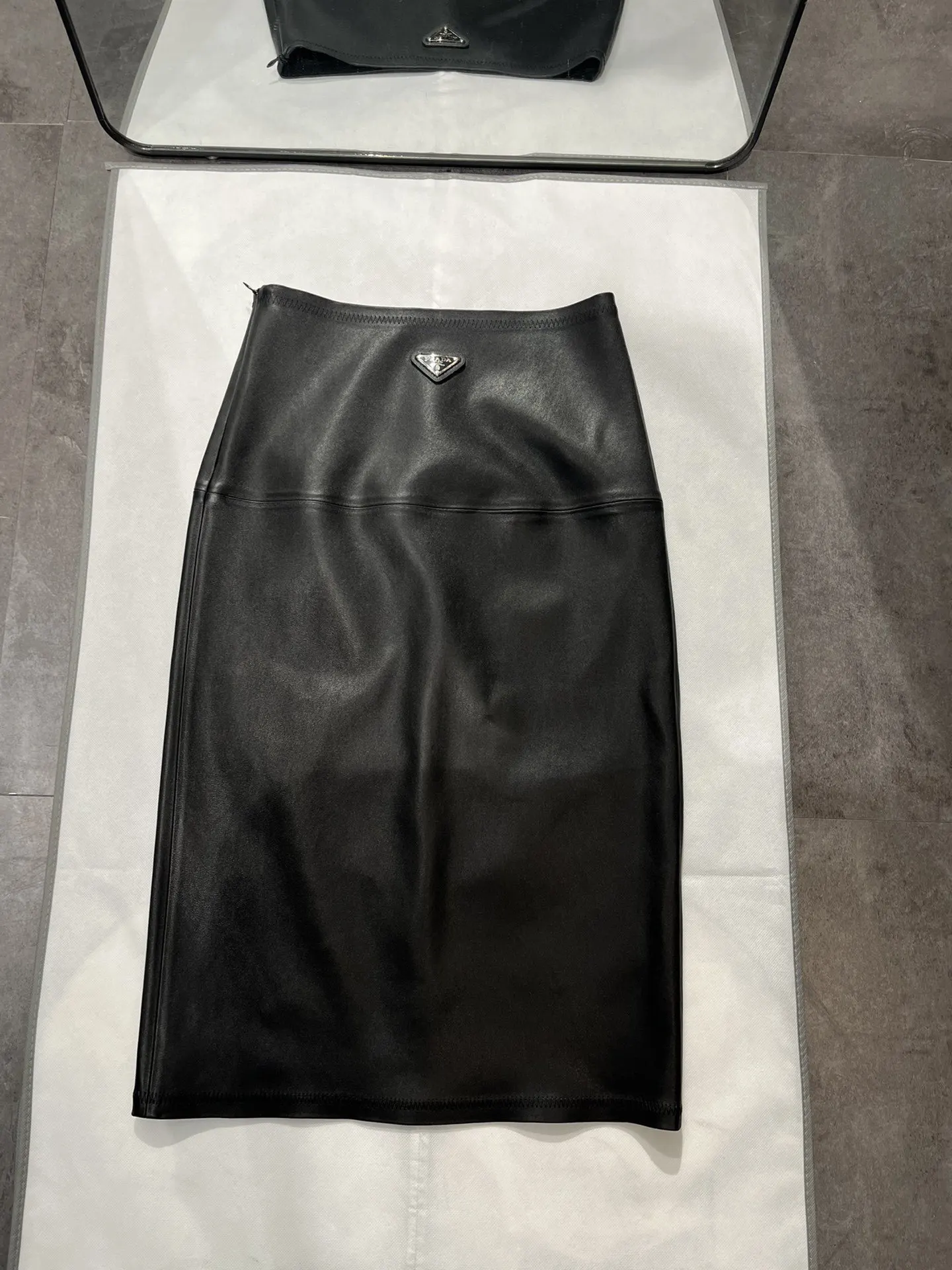 PRADA 羊皮 半身裙 包臀修身款
