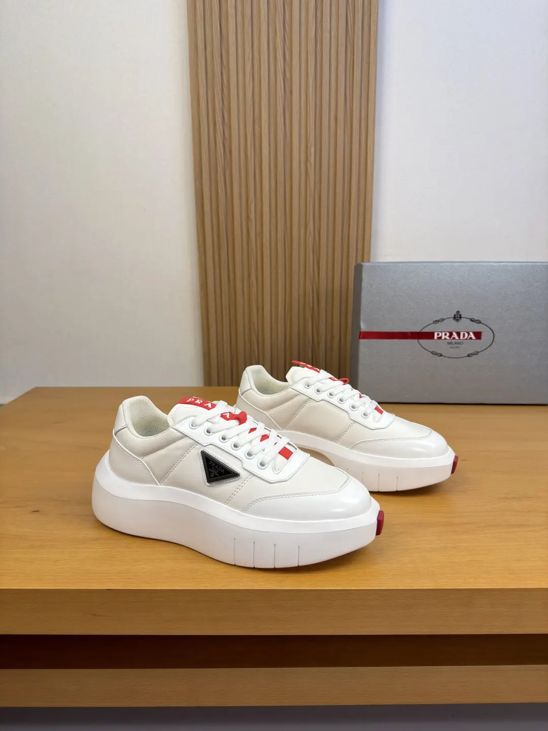 PRADA 牛皮 帆布 Logo 運動鞋 休閒運動款