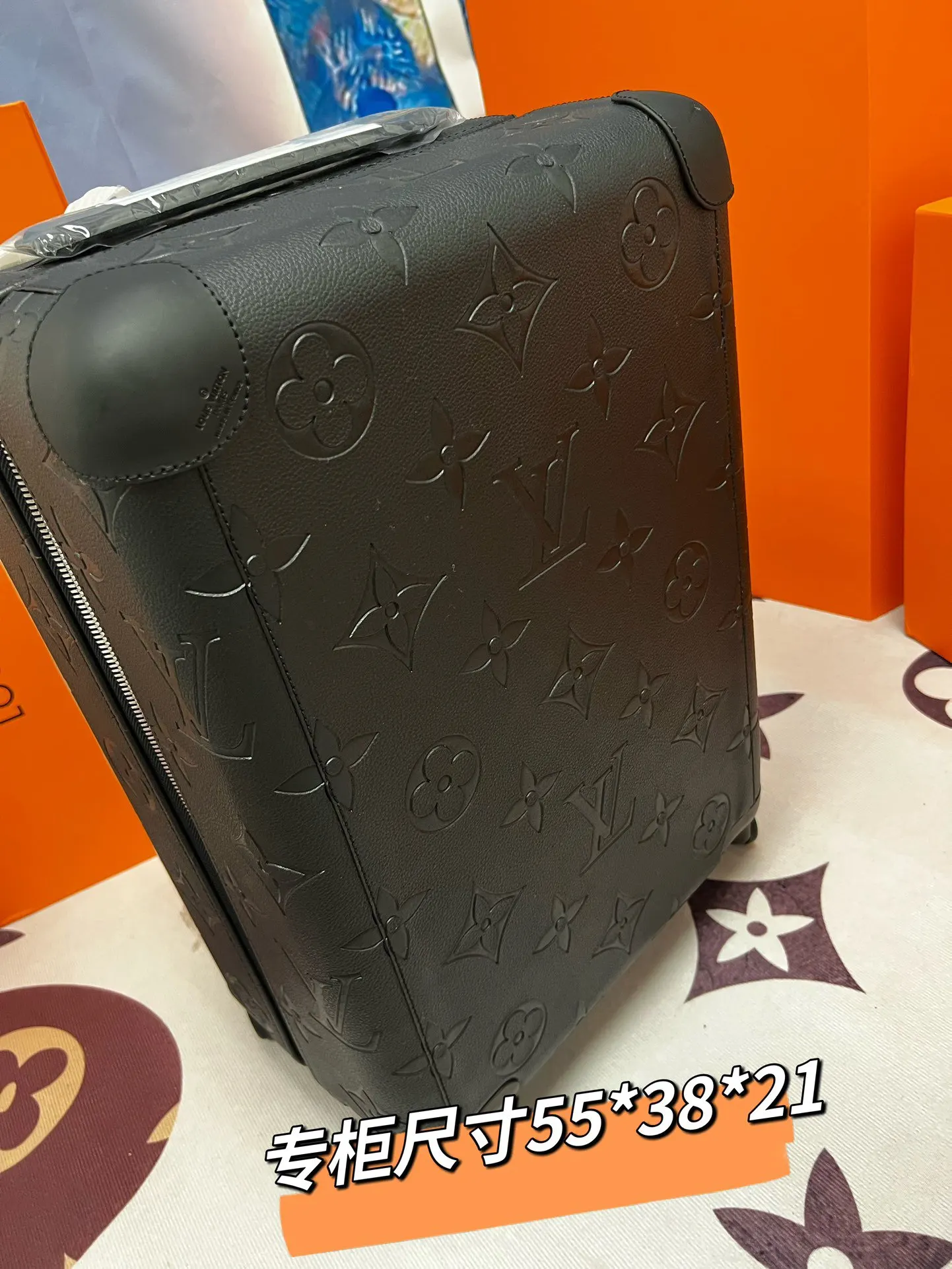 LV 赠送 保护套一个 防尘袋一个 共 只 行李箱 旅行拉杆款 輕便出行款