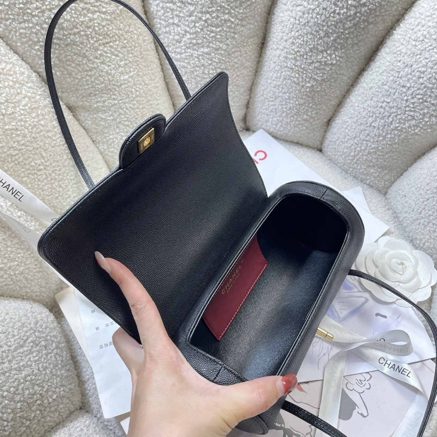 Crossbody Bag Lightweight Leather Image 9 Crossbody Bag Lightweight Leather Image 9