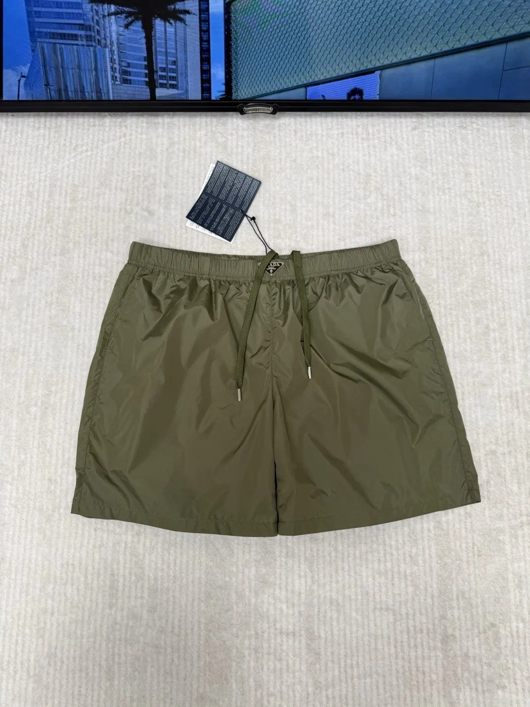 PRADA Re-Nylon尼龍 三角标 短褲 休閒寬鬆款