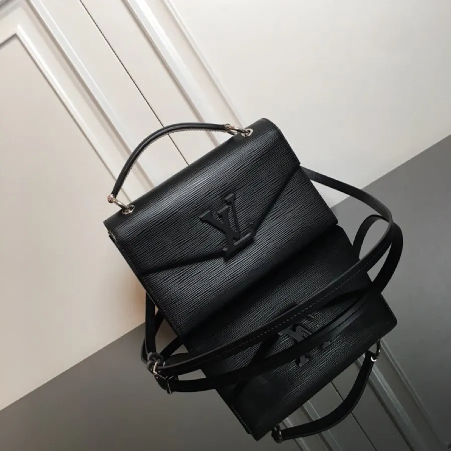 LV Pochette 斜背包