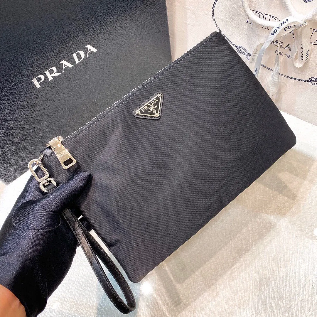 PRADA 黑色 Re-Nylon尼龍 牛皮 手拿包 輕便实用款
