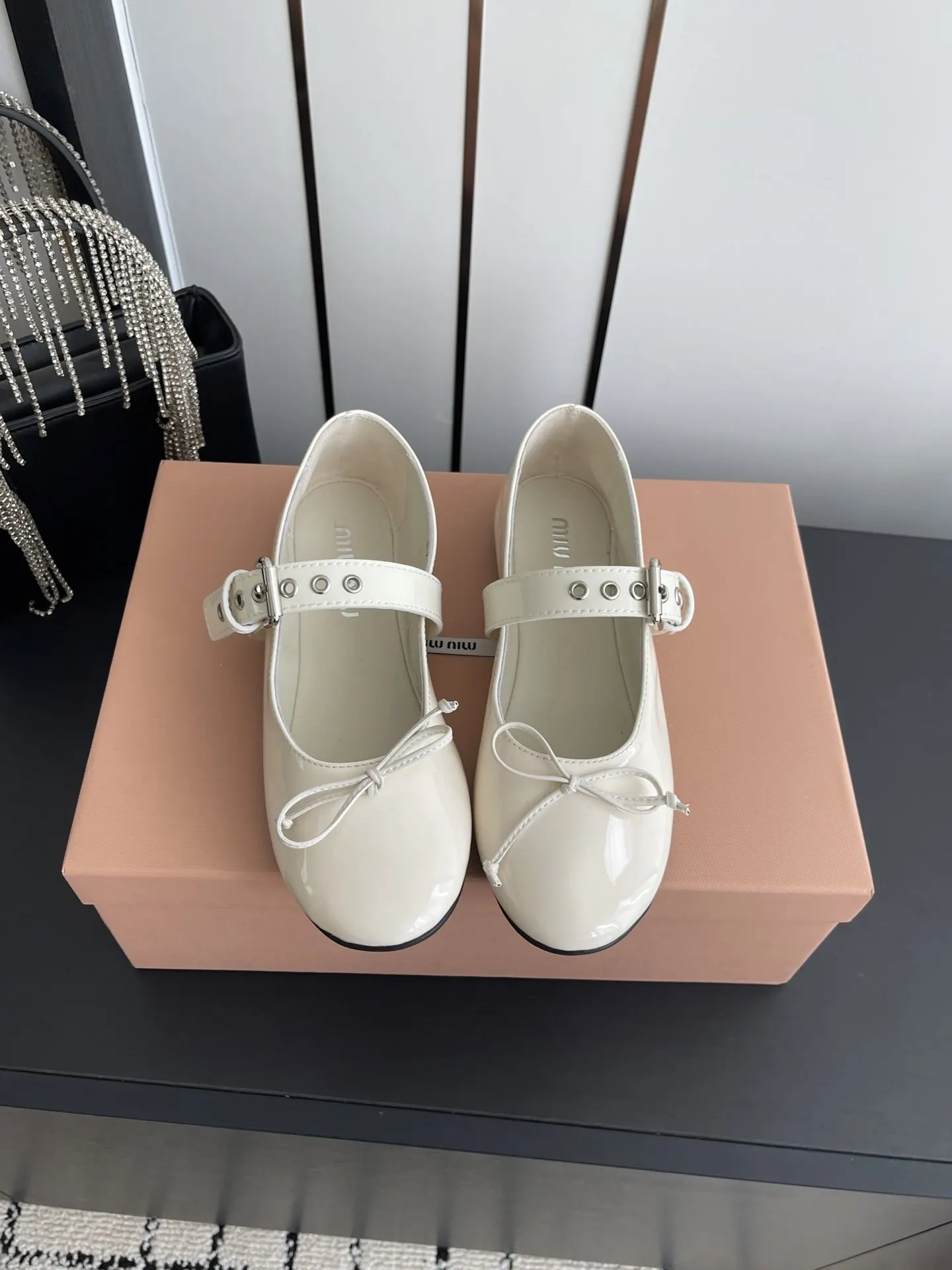 Miu Miu SS 平底鞋 通勤约会款