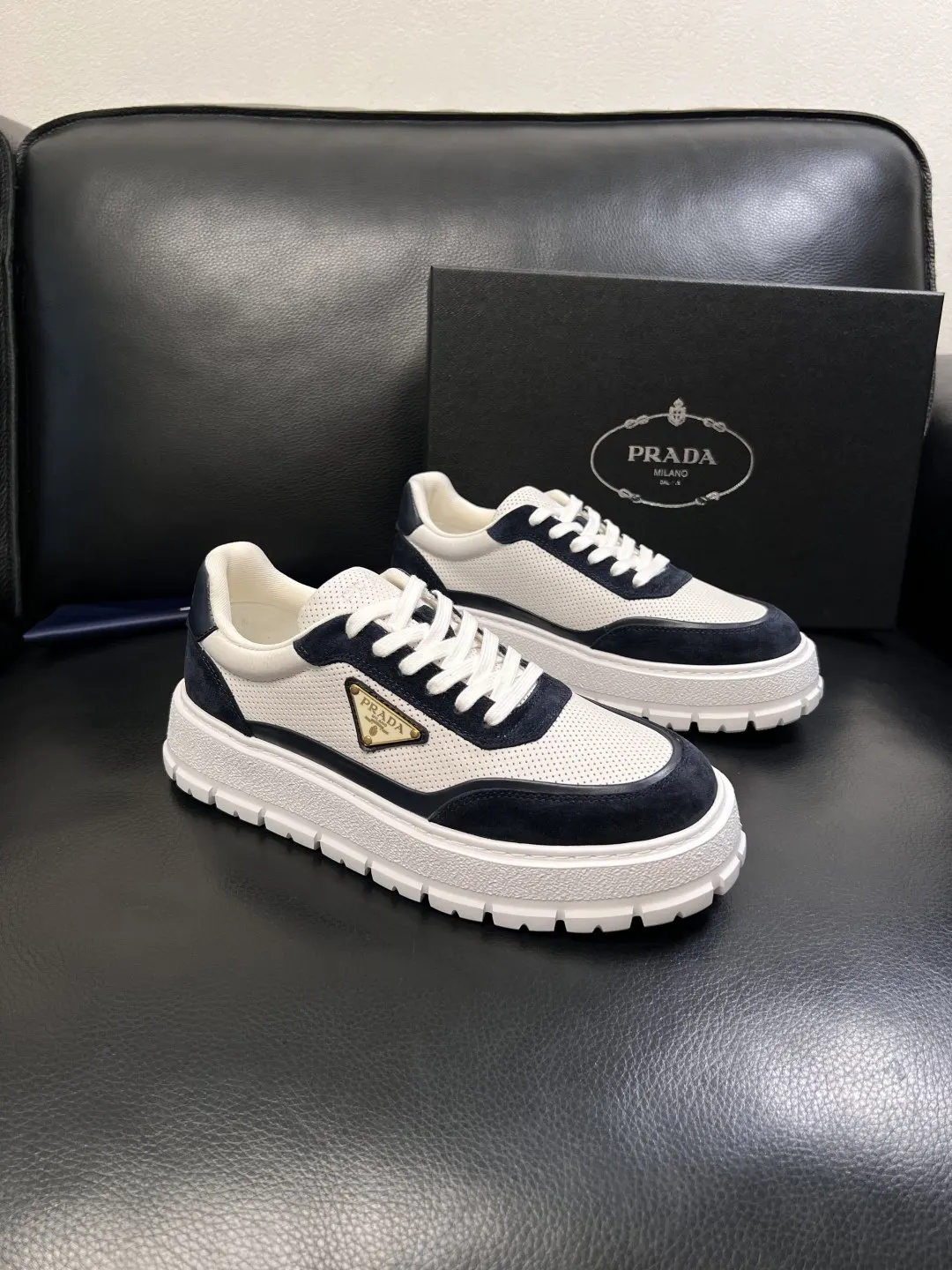 PRADA 牛皮 休閒鞋 舒適百搭款