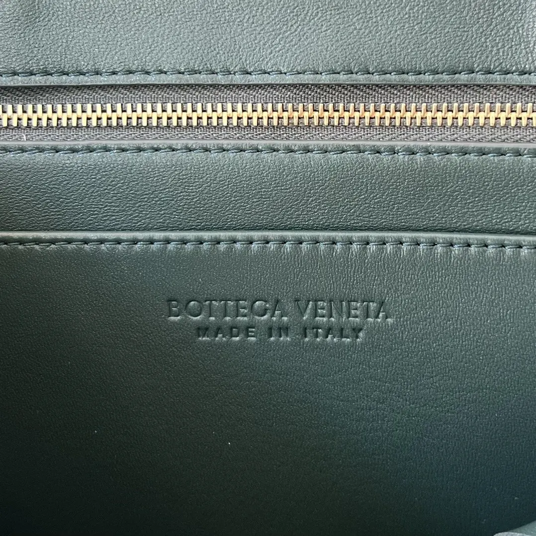 Bottega Veneta 金色 羊皮 斜挎包 轻便斜挎款