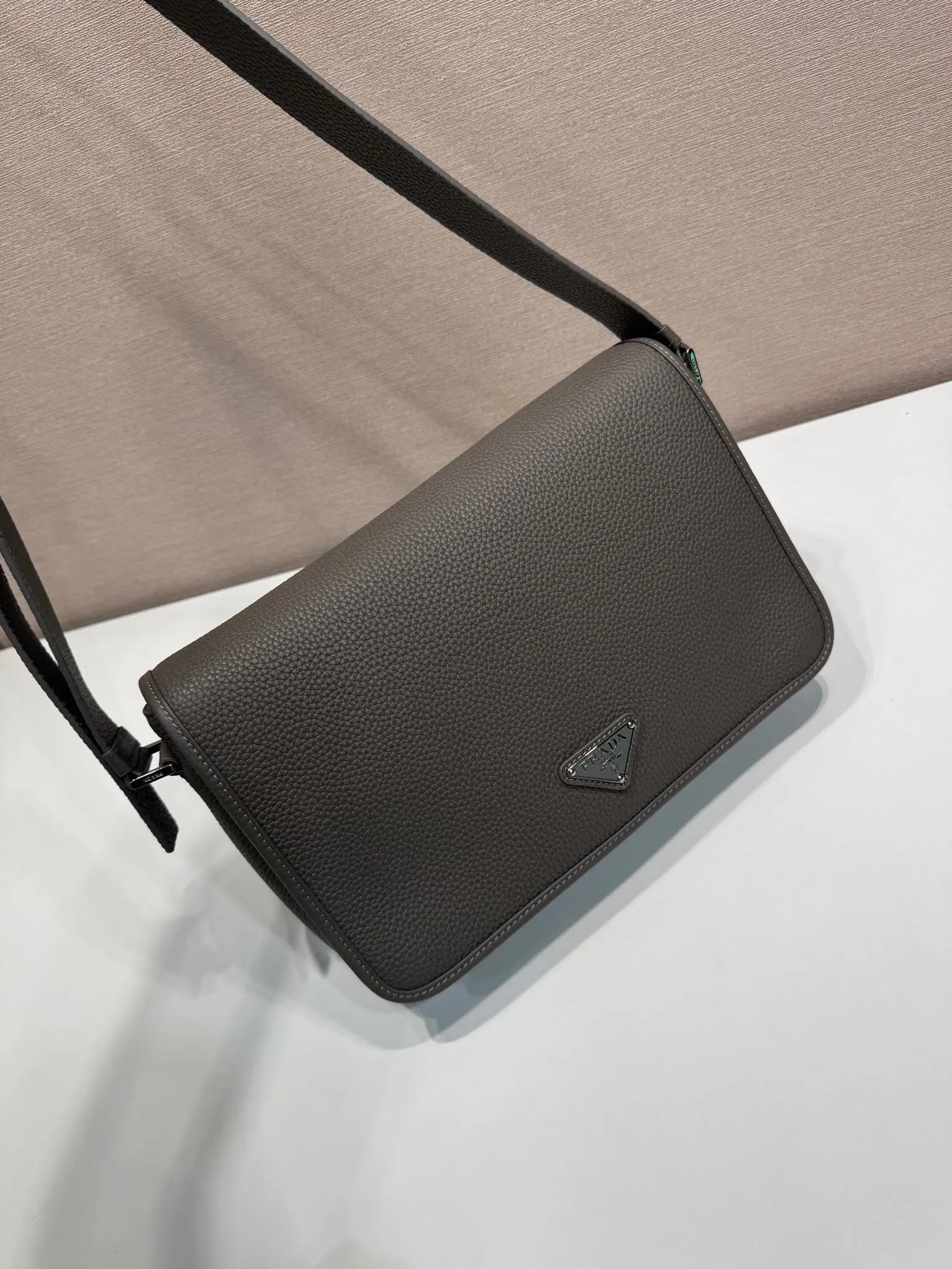 牛皮 邮差包 精致 斜背包 輕便斜挎款