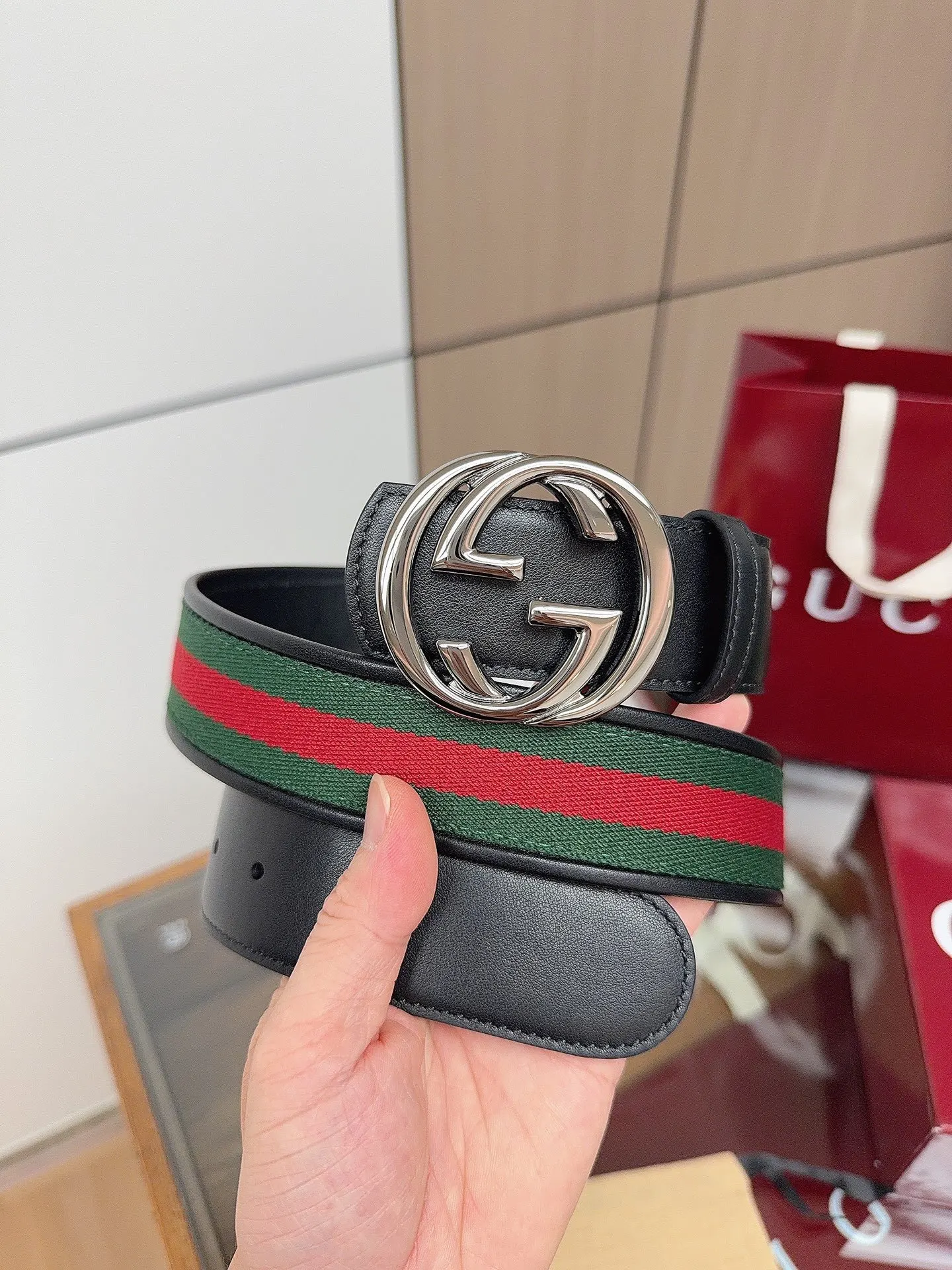 Gucci 雙G扣牛皮腰帶