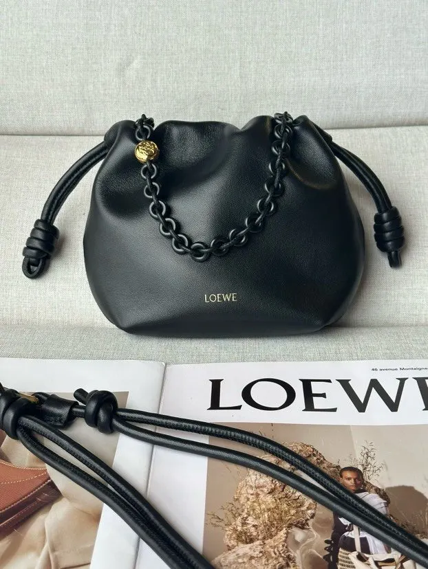 Loewe 金色 羊皮 型號 套金屬鏈條加长皮 鏈條包 精致鏈條款