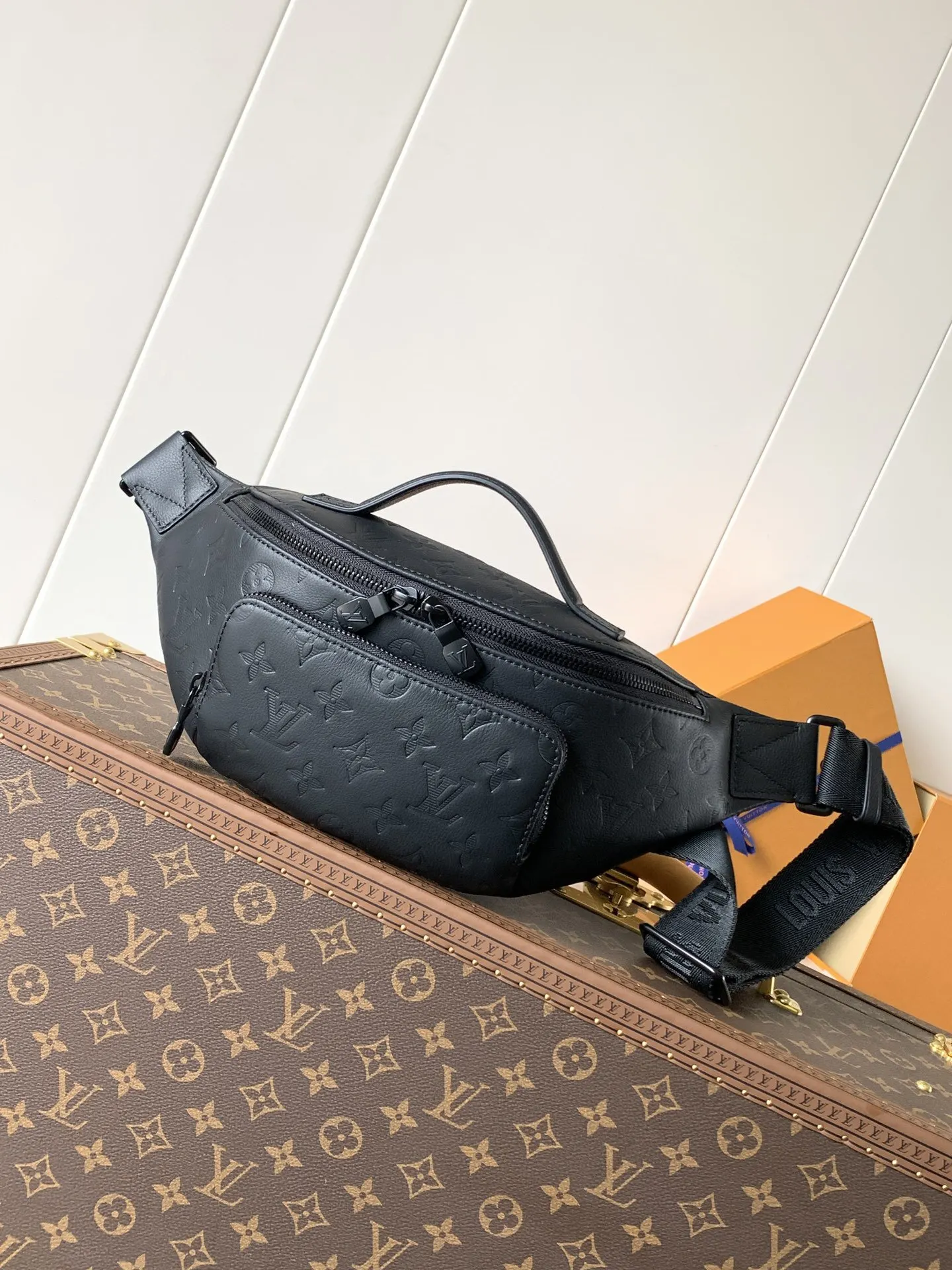LV 黑色 腰包 休閒胸包款