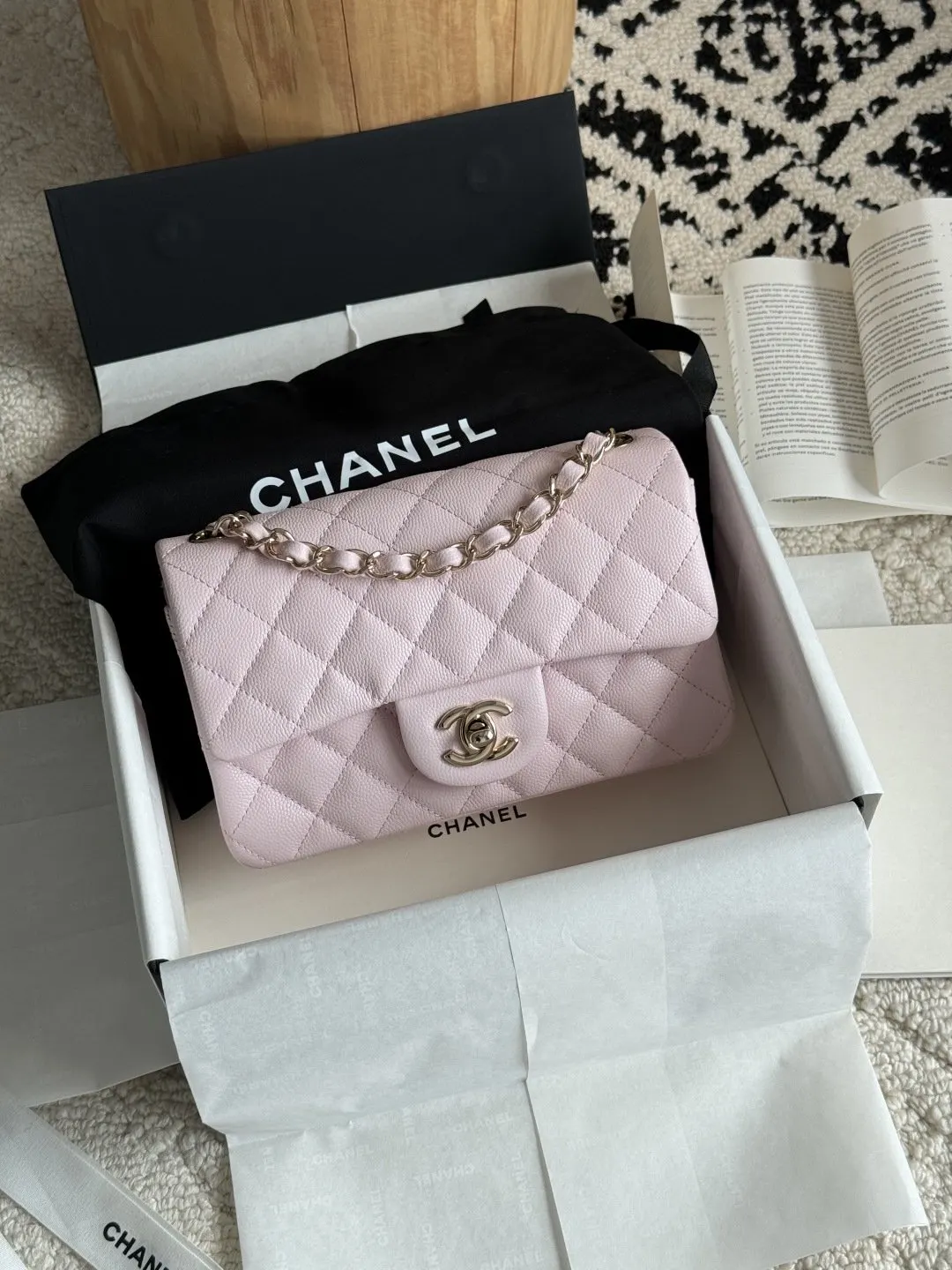 Crossbody Bag Lightweight Classic Leather