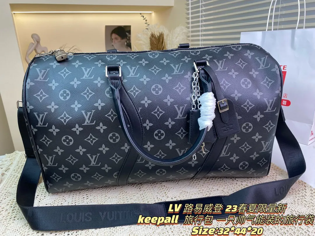LV Keepall 春夏限量 keepall 旅行袋 一只帅气能装 大容量旅行款
