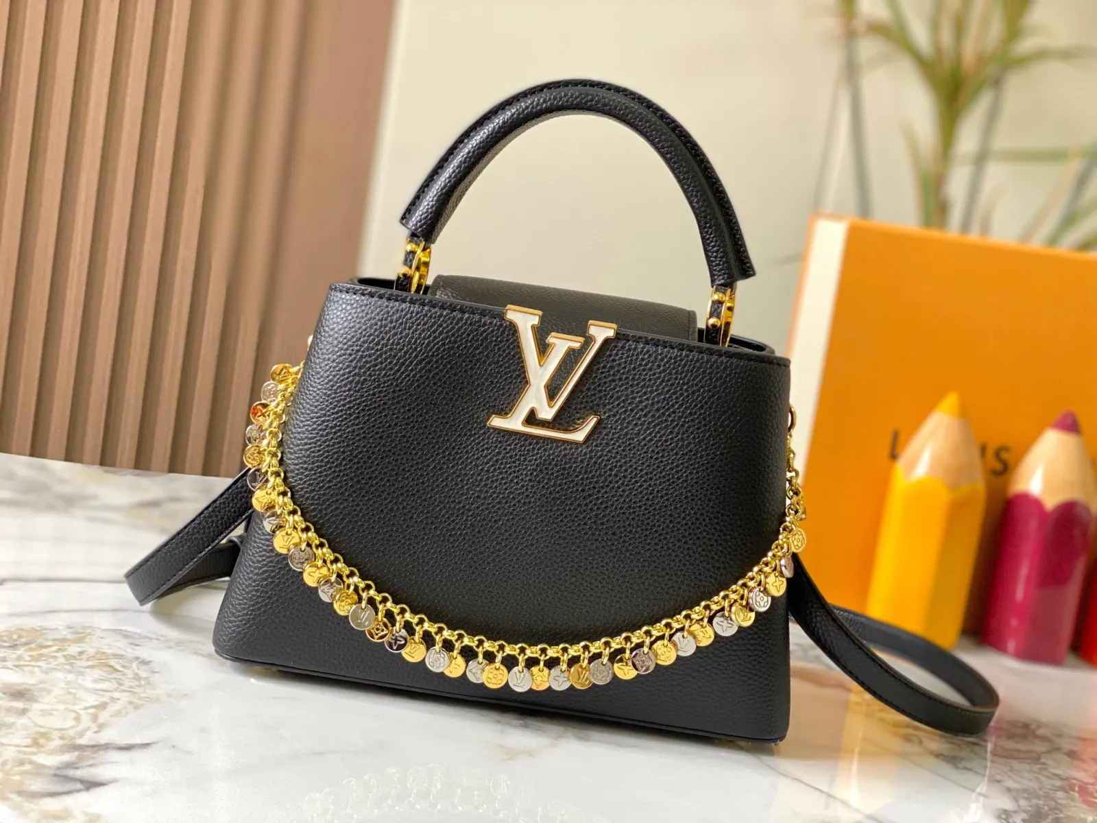 LV Capucines 牛皮 链条包 精致链条款