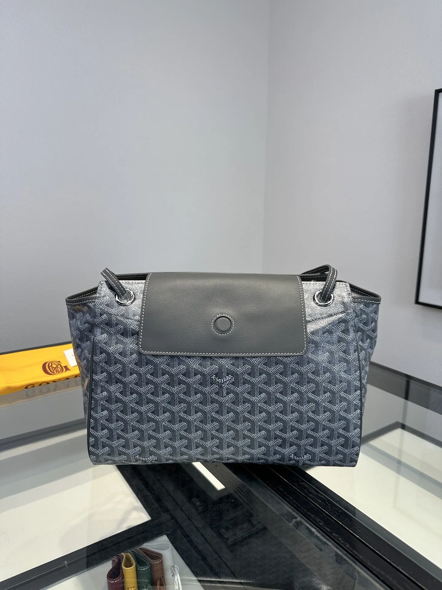 Goyard 灰色 无论你喜欢哪一种风格 低调内敛或高调前卫 休闲或精致 收纳包 旅行收纳款