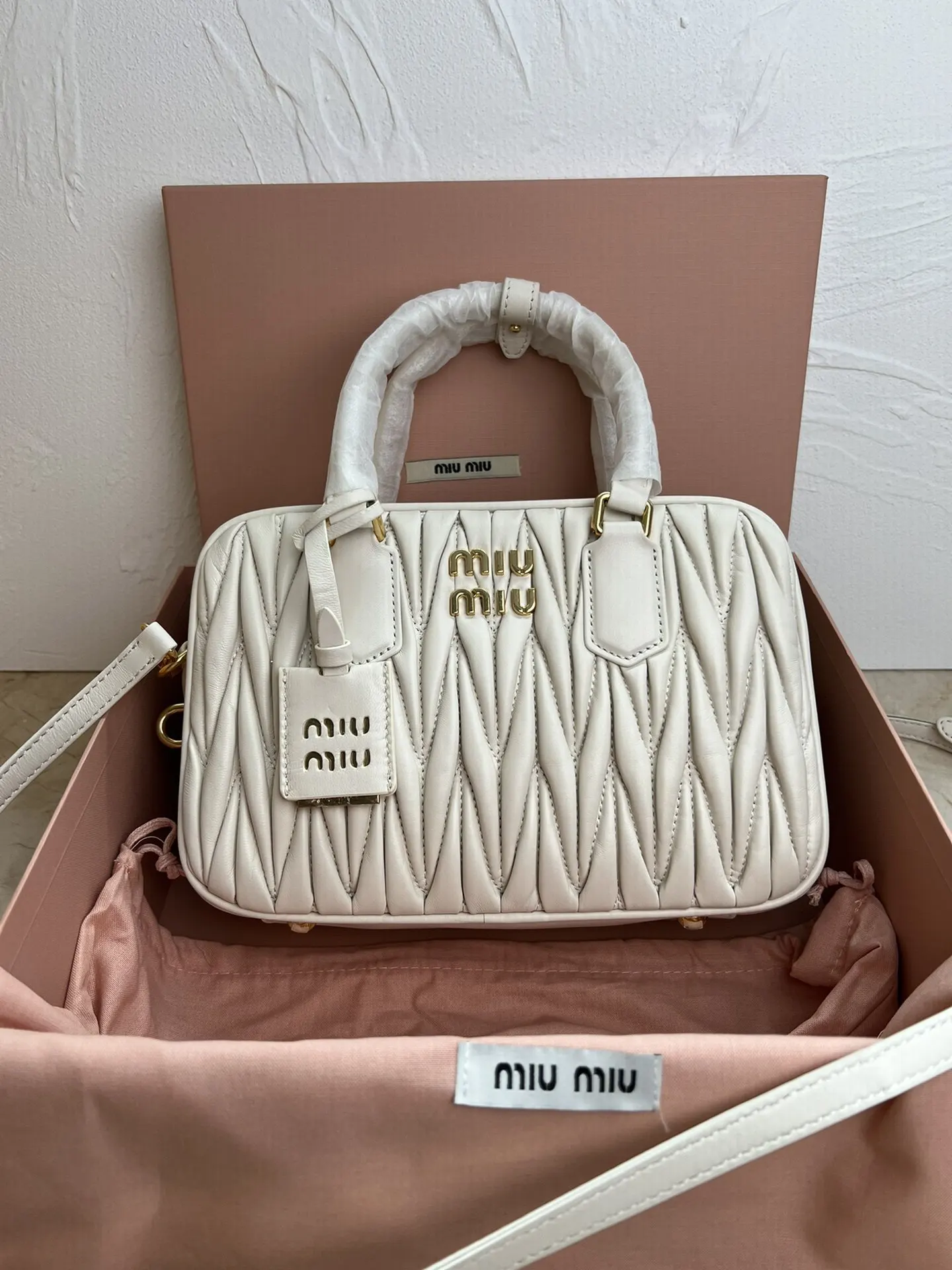Miu 羊皮 斜背包 輕便斜挎款
