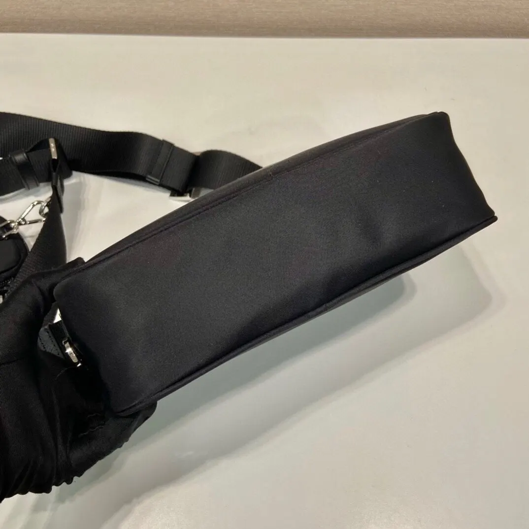 三合一 矩形单肩包设计紧凑 呈 日常单肩背款
