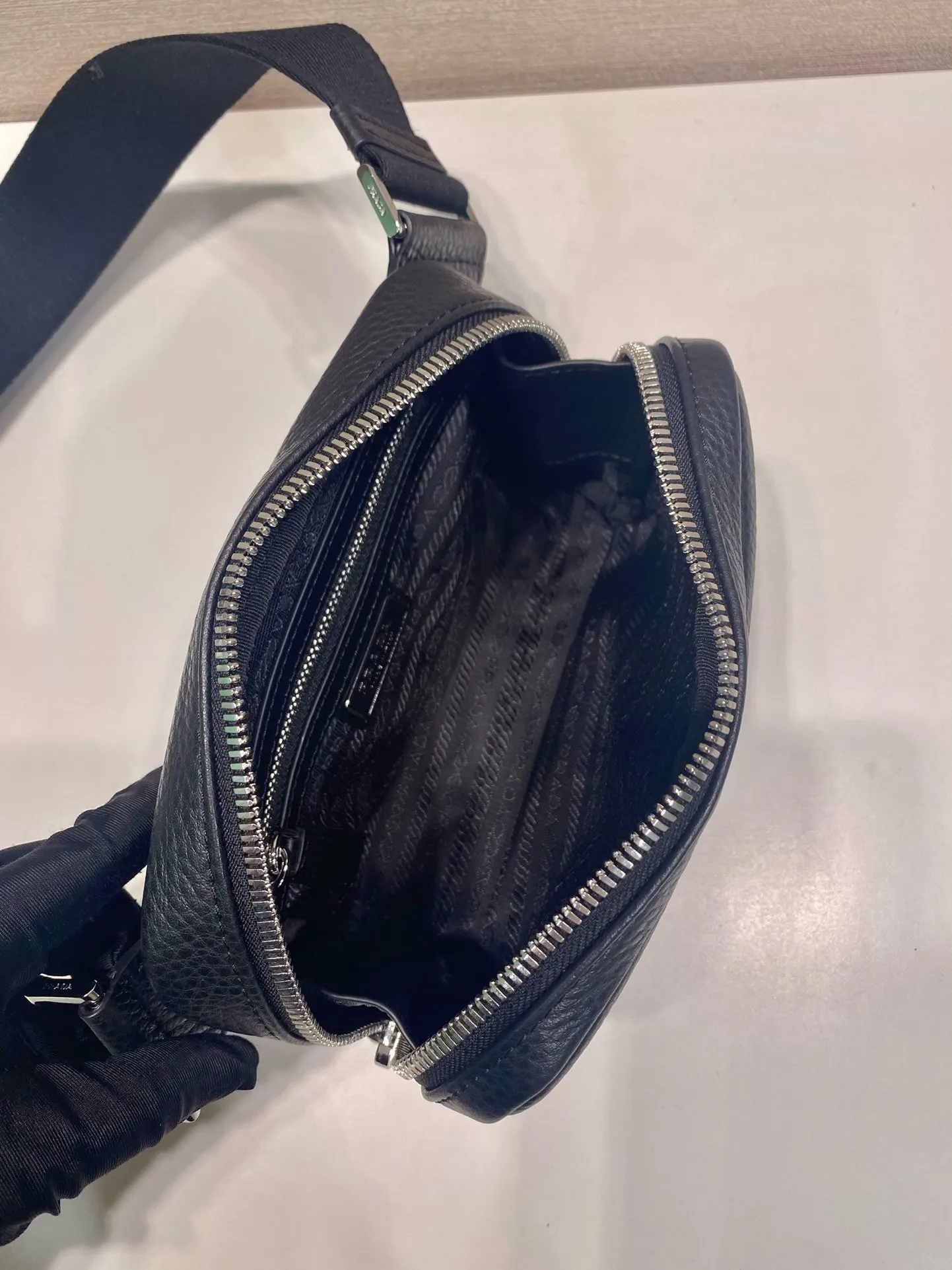 牛皮 手感舒適奢华 又可当胸包和單肩 腰包 休閒腰包款(數字9) 牛皮 手感舒適奢华 又可当胸包和單肩 腰包 休閒腰包款(數字9)