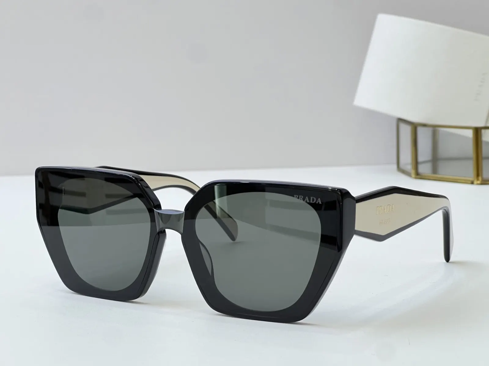 PRADA PR205VS 太阳眼镜 時尚遮阳款