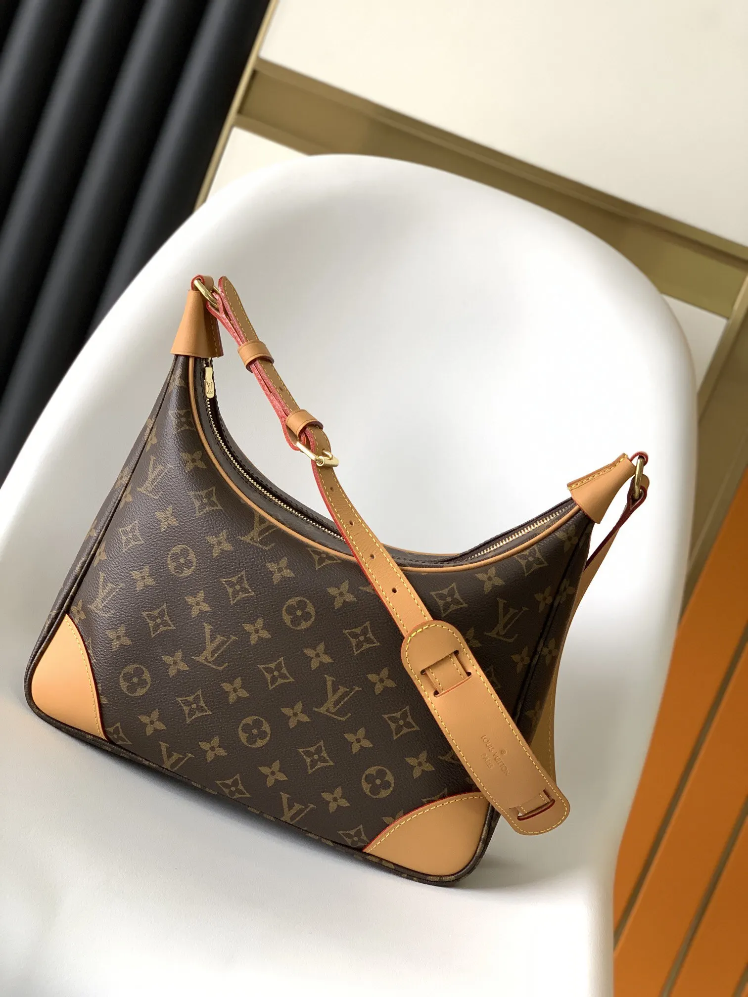 LV Boulogne 斜背包