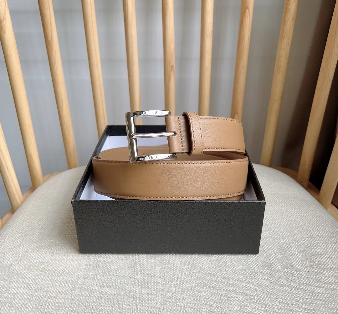 PRADA 皮革 腰帶 通勤搭配款