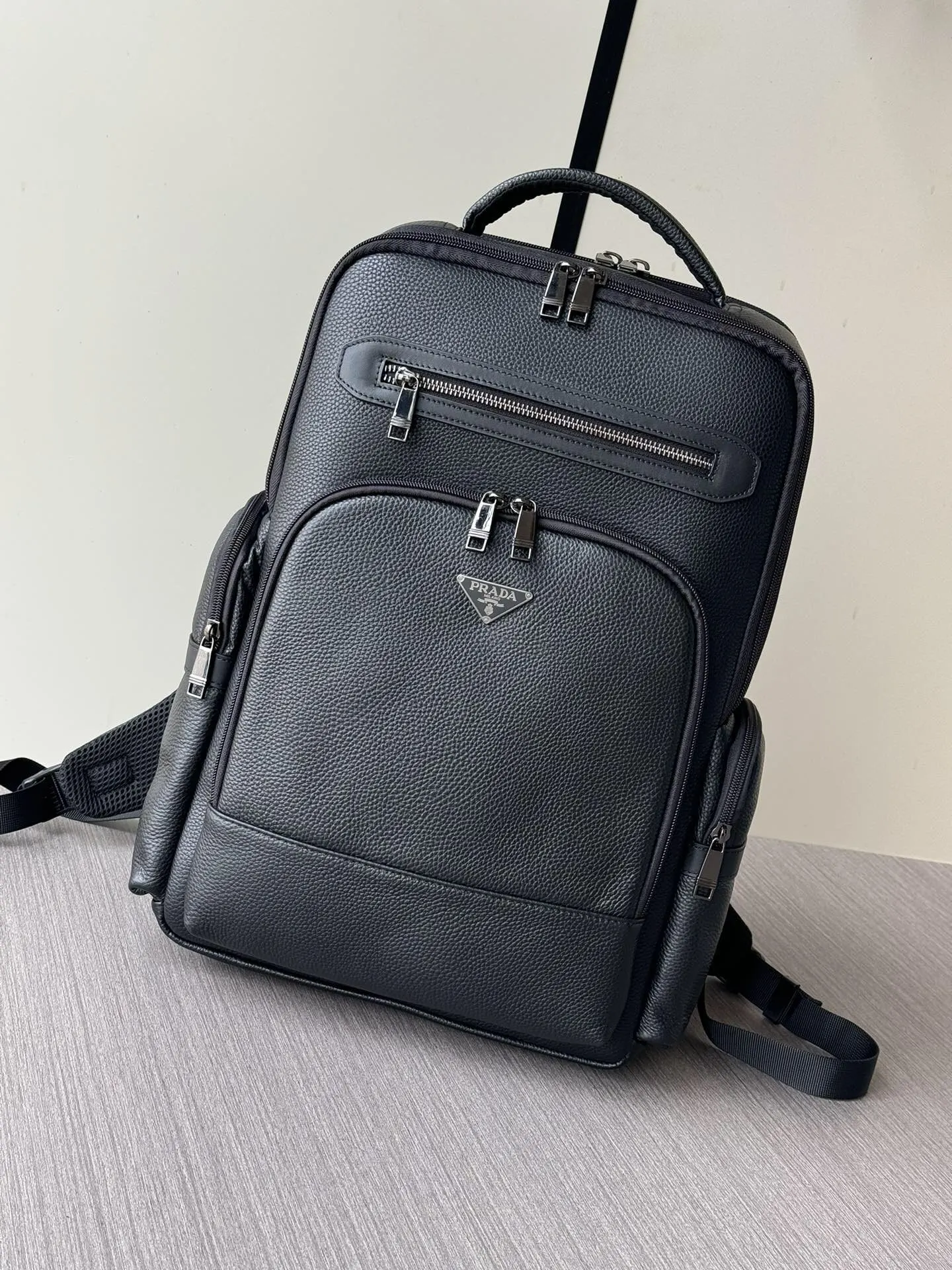 Prada 黑色 小牛皮 行李箱 旅行拉杆款 輕便出行款