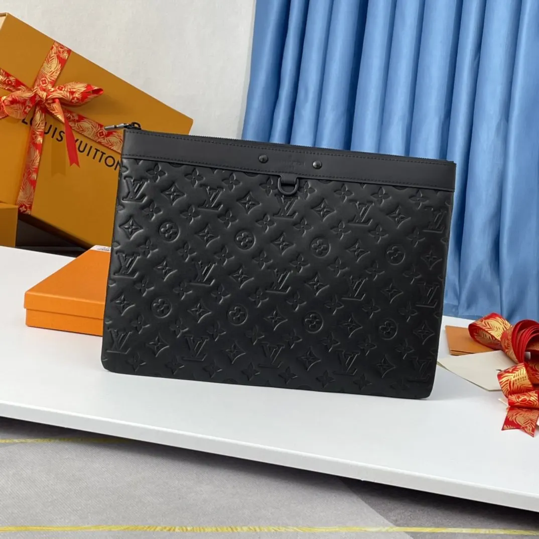 LV Pochette Discovery Monogram Style