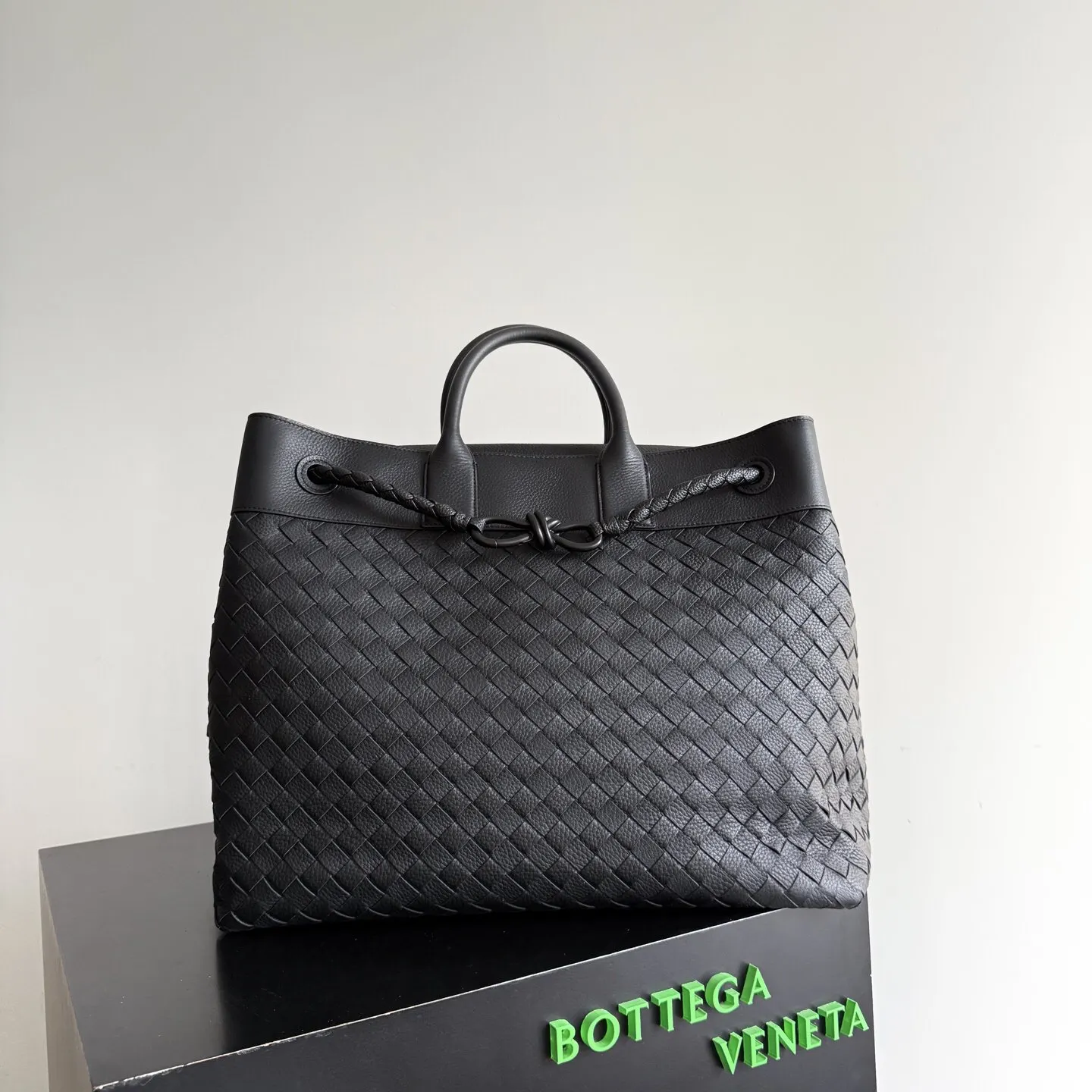 Bottega Veneta 斜挎包 轻便斜挎款
