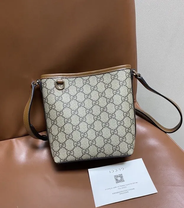 Gucci GG Emblem 水桶包 休閒水桶款
