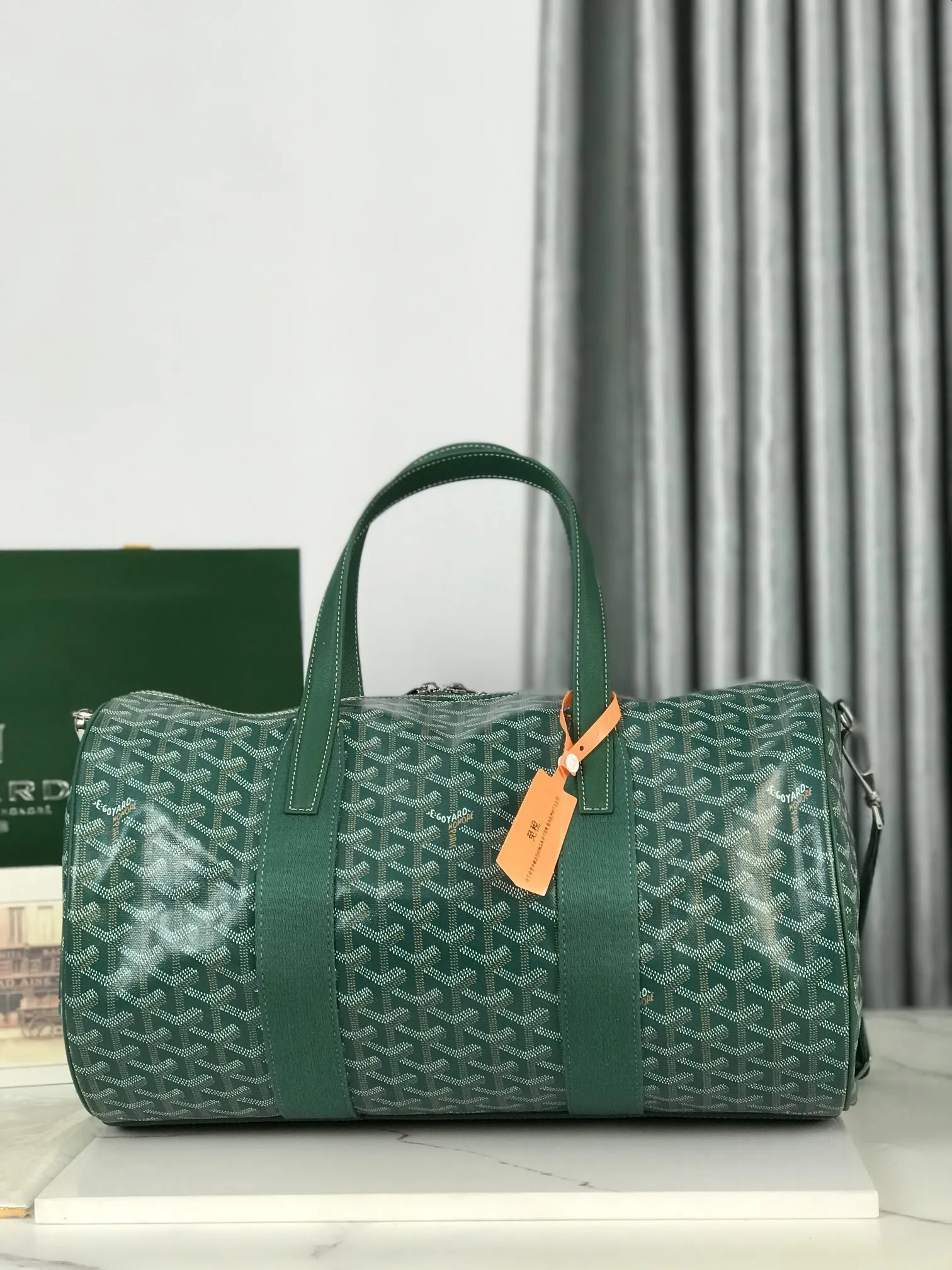 Goyard 侧边设有扣环 可以自行搭 中号背带进行肩背 旅行袋 大容量旅行款