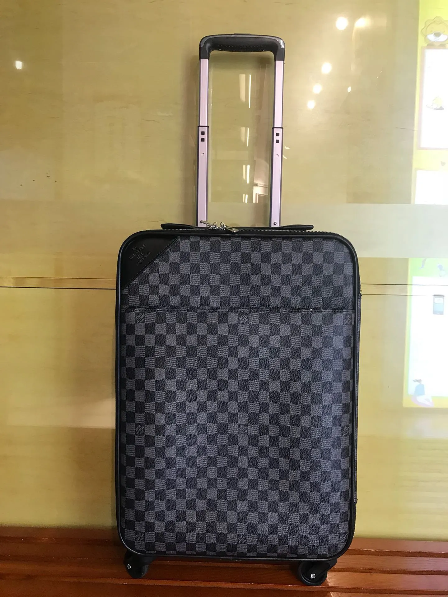 LV 帆布 超耐磨损万向轮 灵活出行 加厚全鋁合金 梯形 化妝包 便携收納款