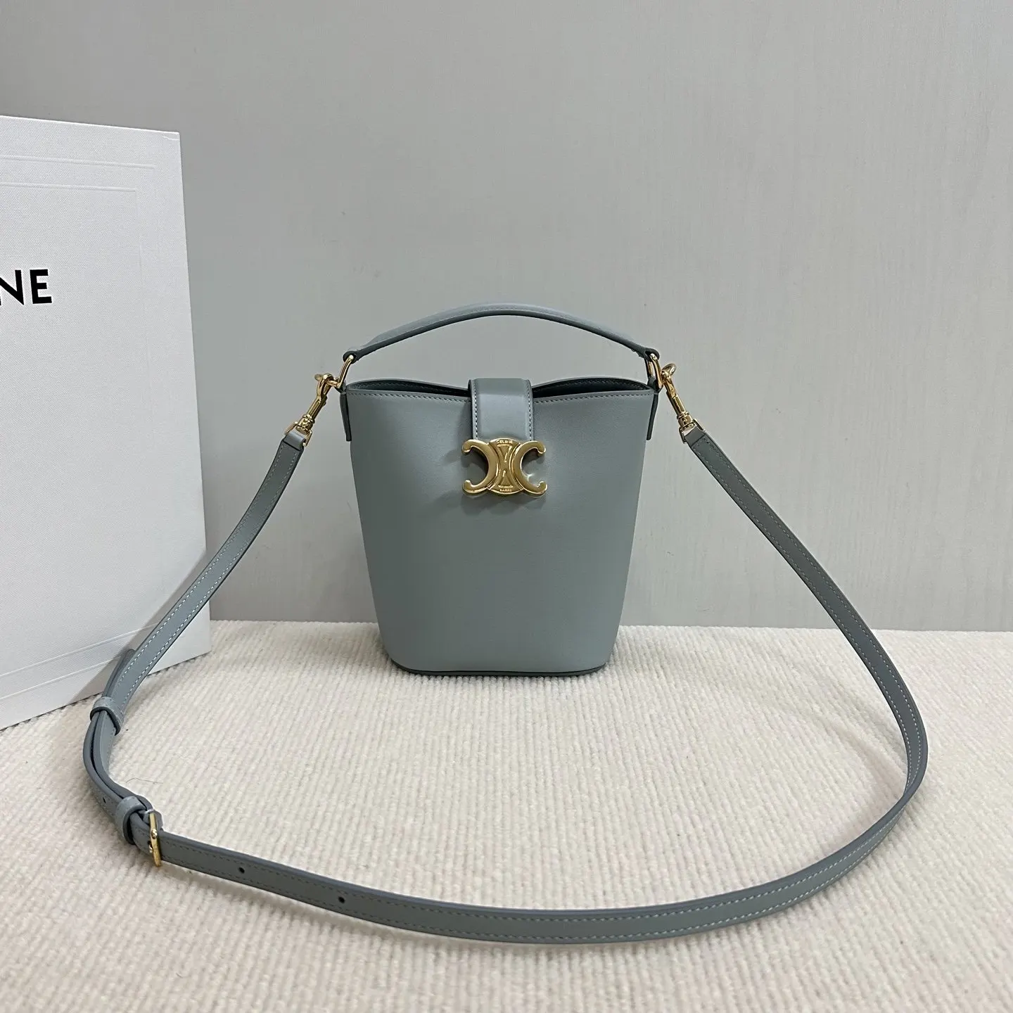 Triomphe 藍色 金色 小牛皮 水桶包 休閒水桶款
