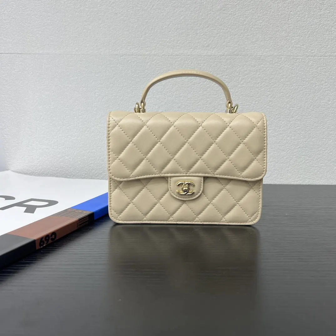 CHANEL 米色小牛皮手提包 金链斜挎款