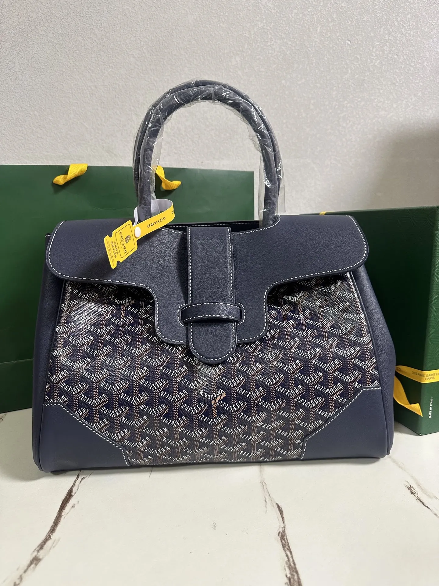 Goyard 小牛皮 无论包是打开还是合上 在内还是在外 它都能与女性生活 托特包 大容量托特款