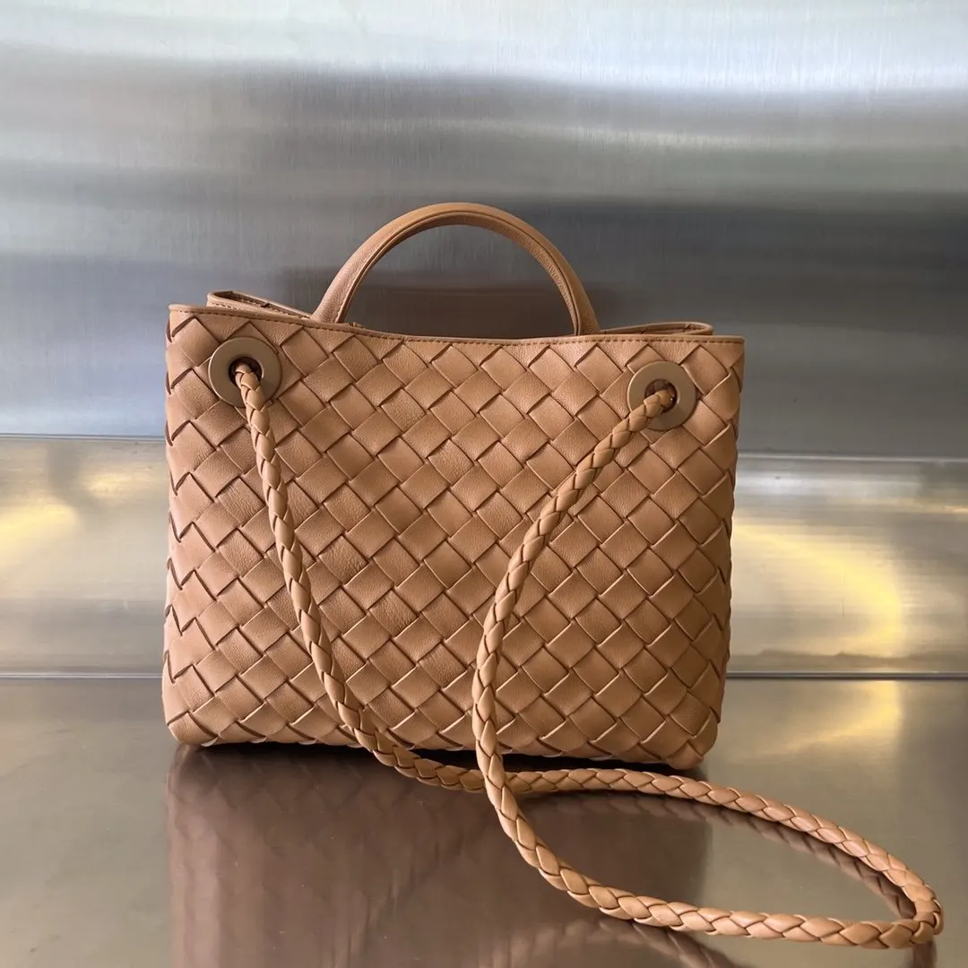 Bottega Veneta 金色 羊皮 斜背包 輕便斜挎款