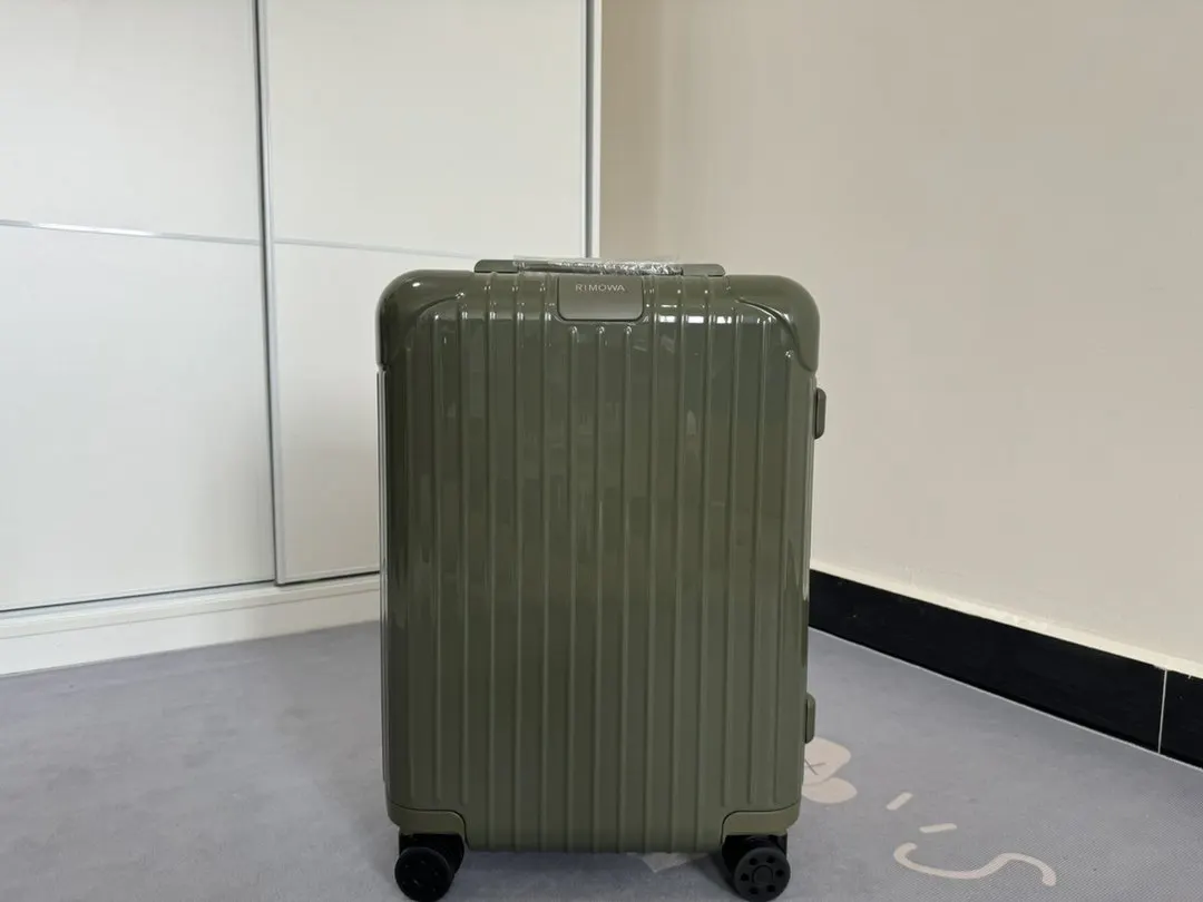 黑色 白色 Essential系列 仙人掌綠 尺寸 行李箱 旅行拉杆款 輕便出行款